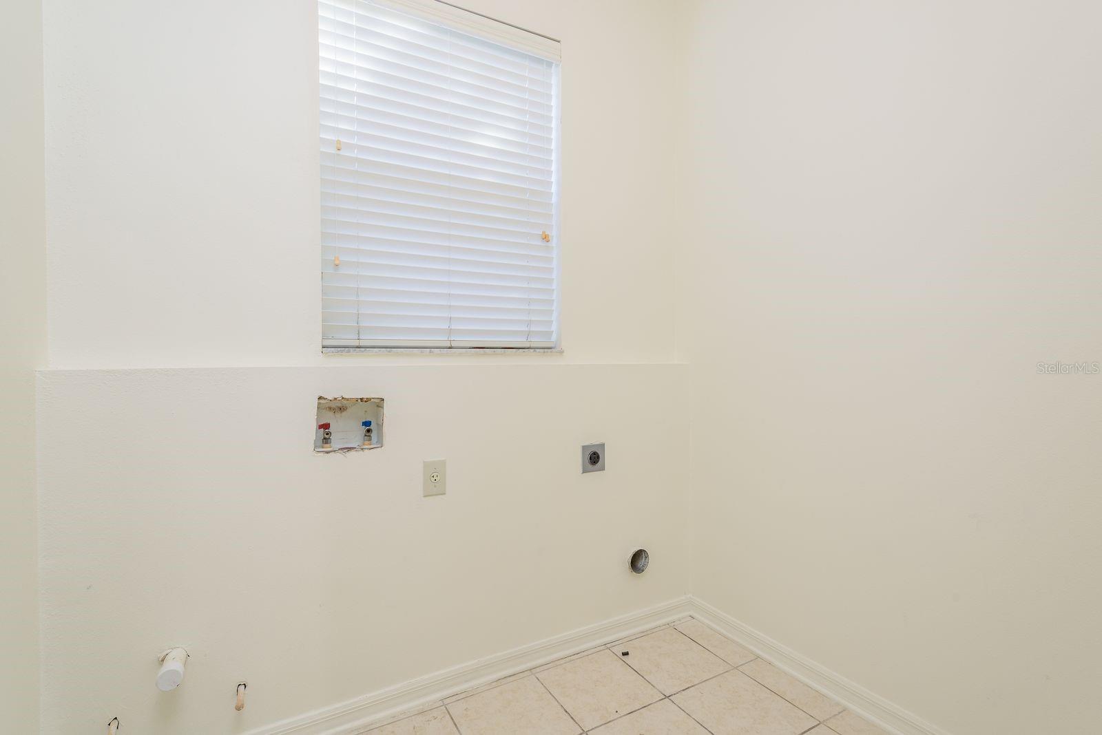 Listing photo id 36 for 2944 Downan Point Drive
