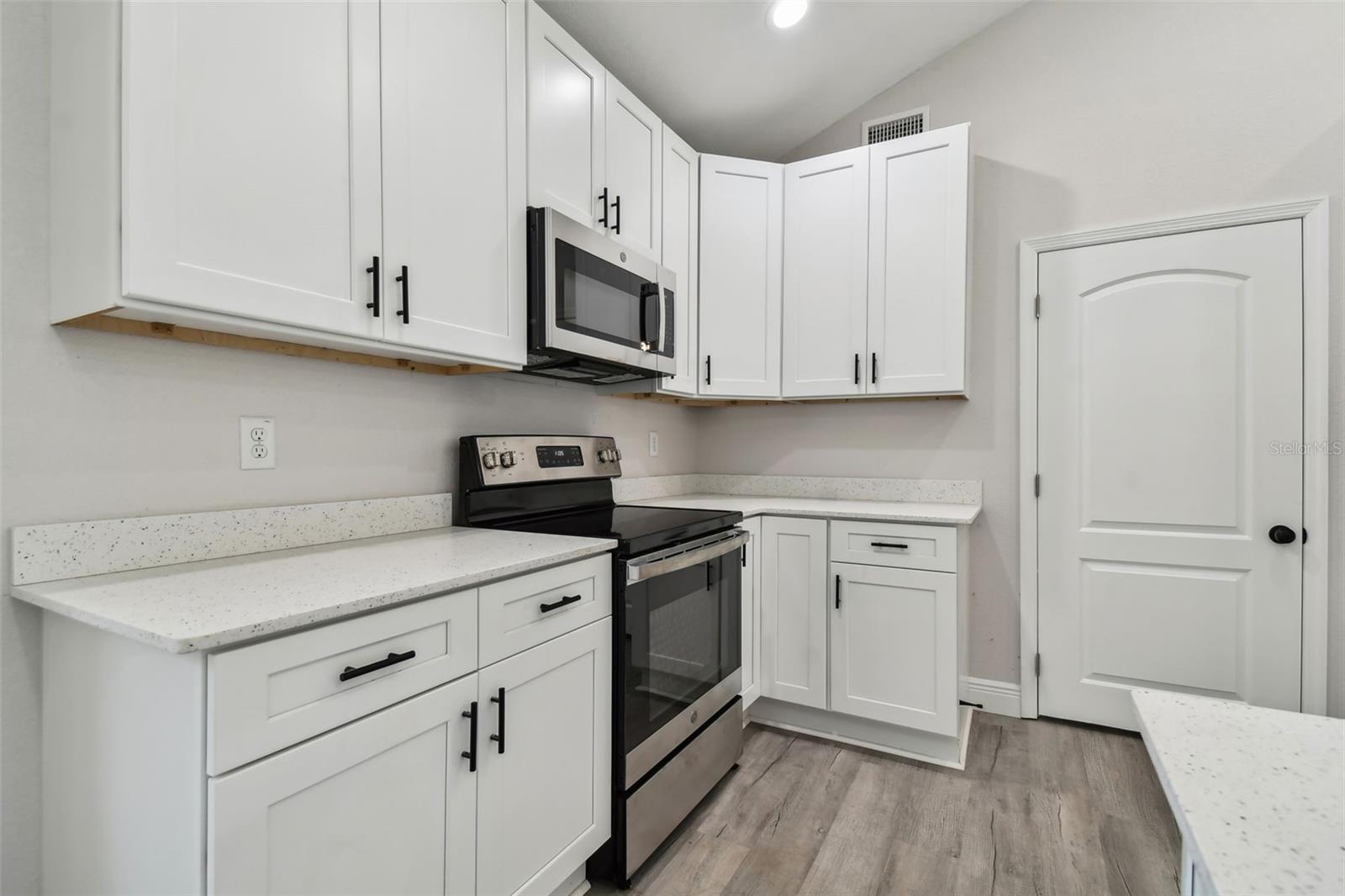 Image 6 of 20 For 719 Bon Air Street