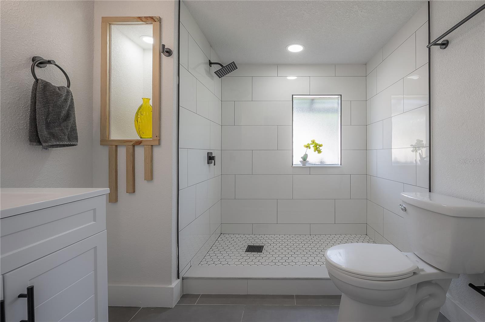 Image 22 of 28 For 8003 Klondyke Street