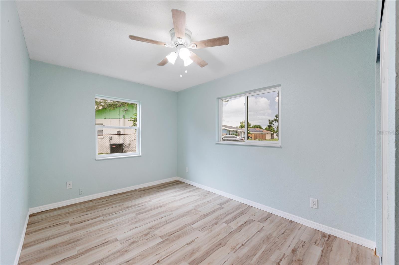 Image 14 of 31 For 208 66th Street Court E