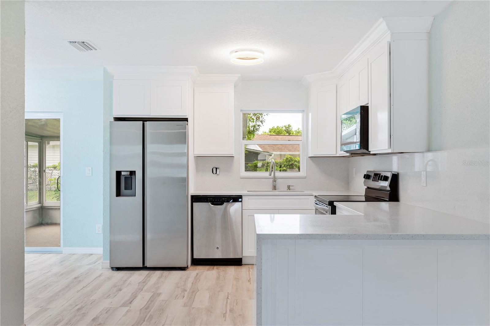 Image 7 of 31 For 208 66th Street Court E