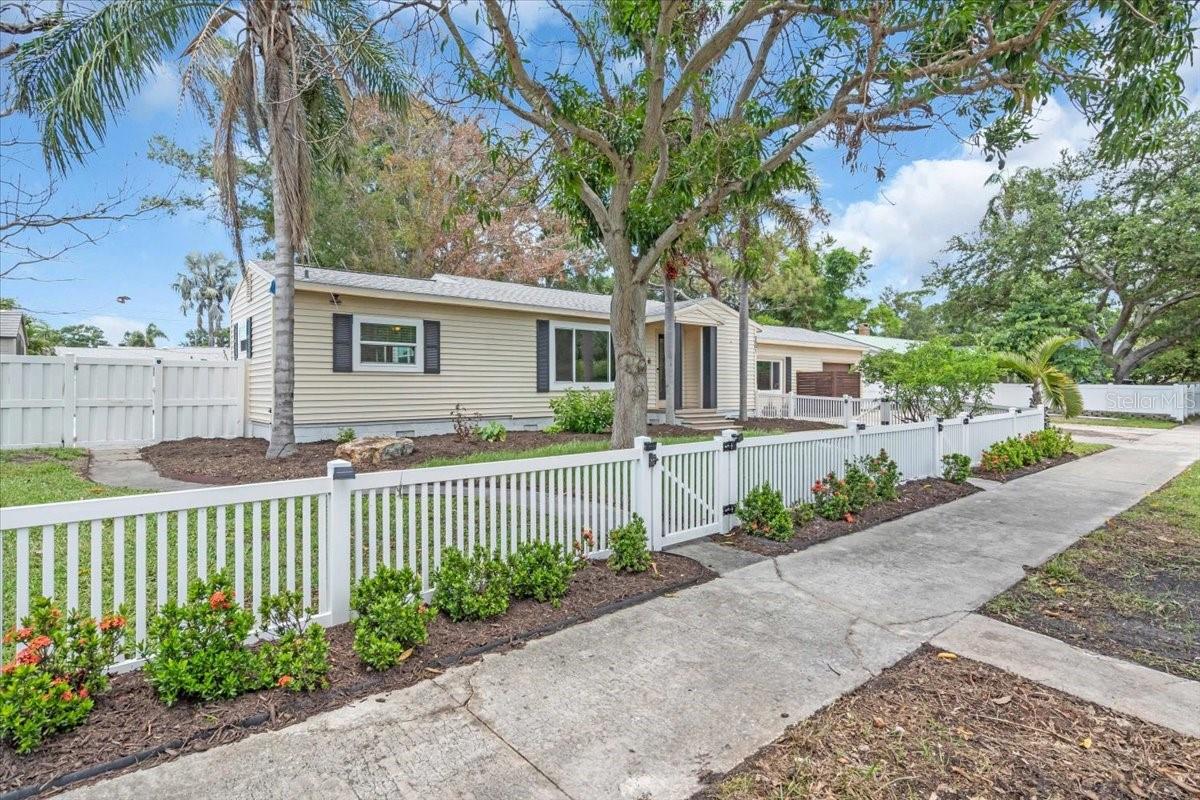 Image 2 of 43 For 2801 Tifton Street S