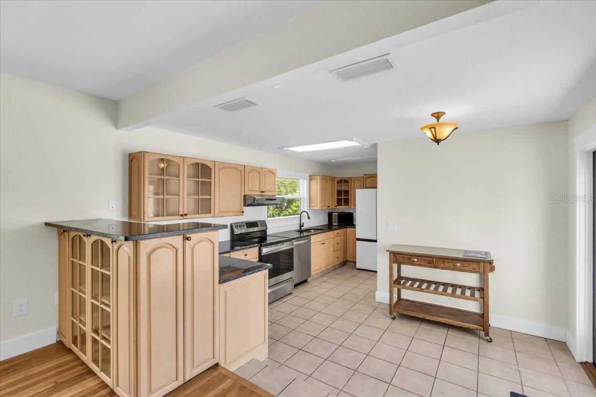 Image 8 of 43 For 2801 Tifton Street S