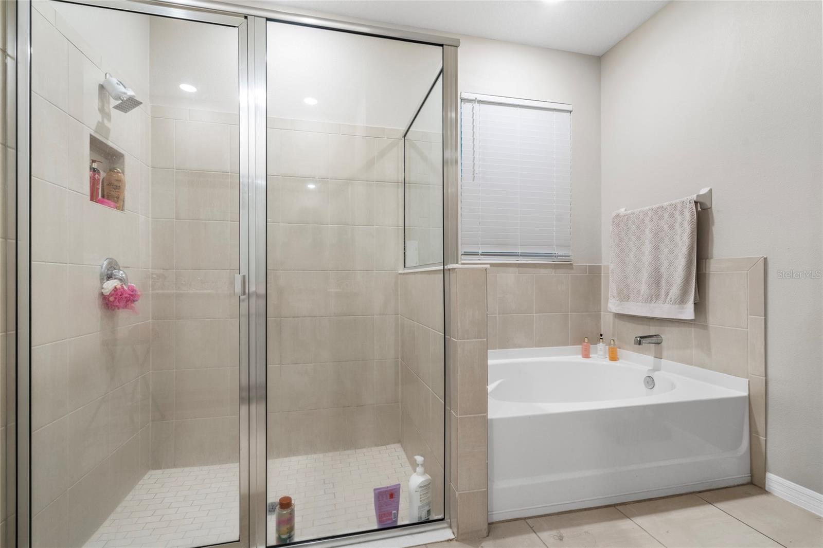 Image 24 of 46 For 3914 Lively Coral Place