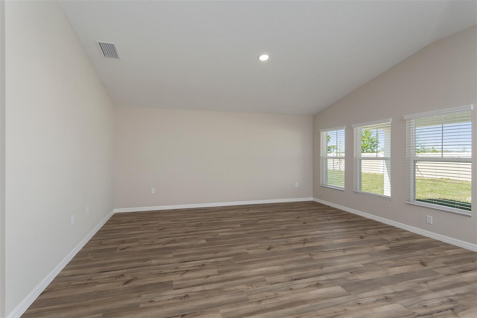 Image 7 of 16 For 4135 River Beacon Boulevard