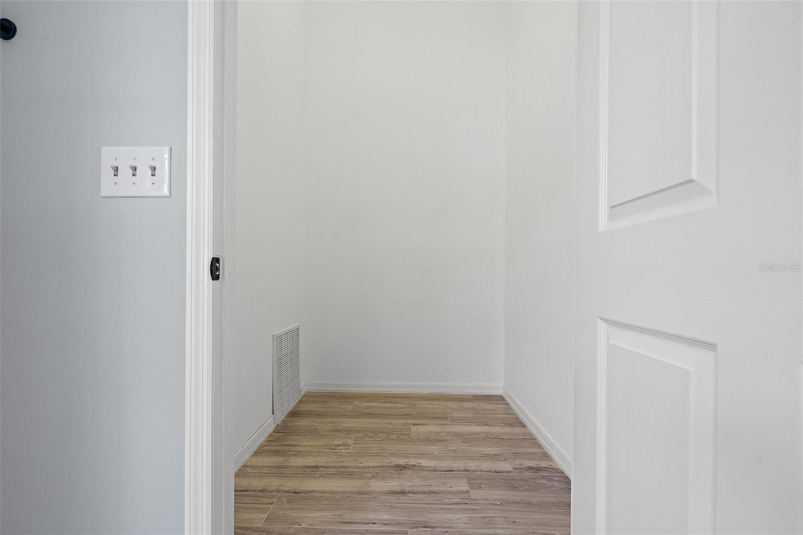 Image 14 of 45 For 13005 106th Avenue