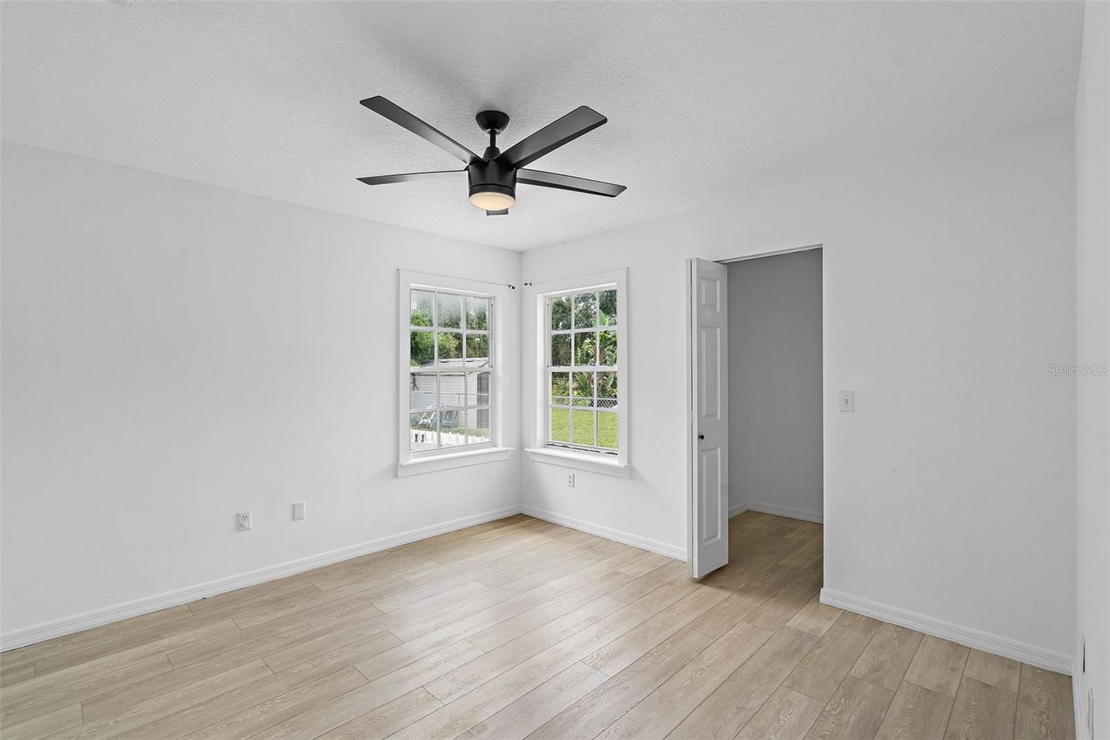 Image 21 of 45 For 13005 106th Avenue