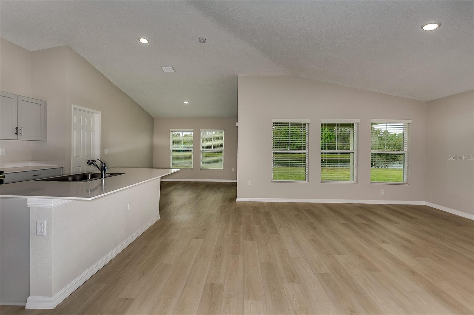 Image 5 of 25 For 4128 River Beacon Boulevard
