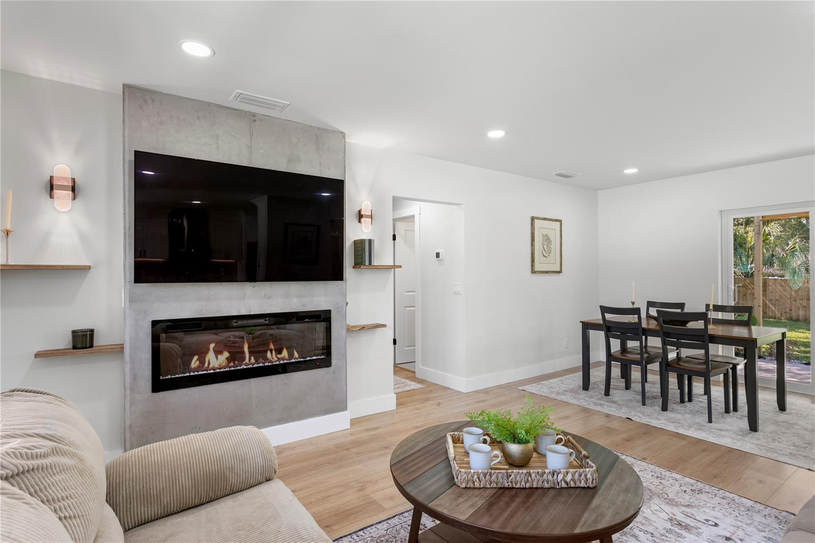 Image 3 of 44 For 1413 Croydon Drive