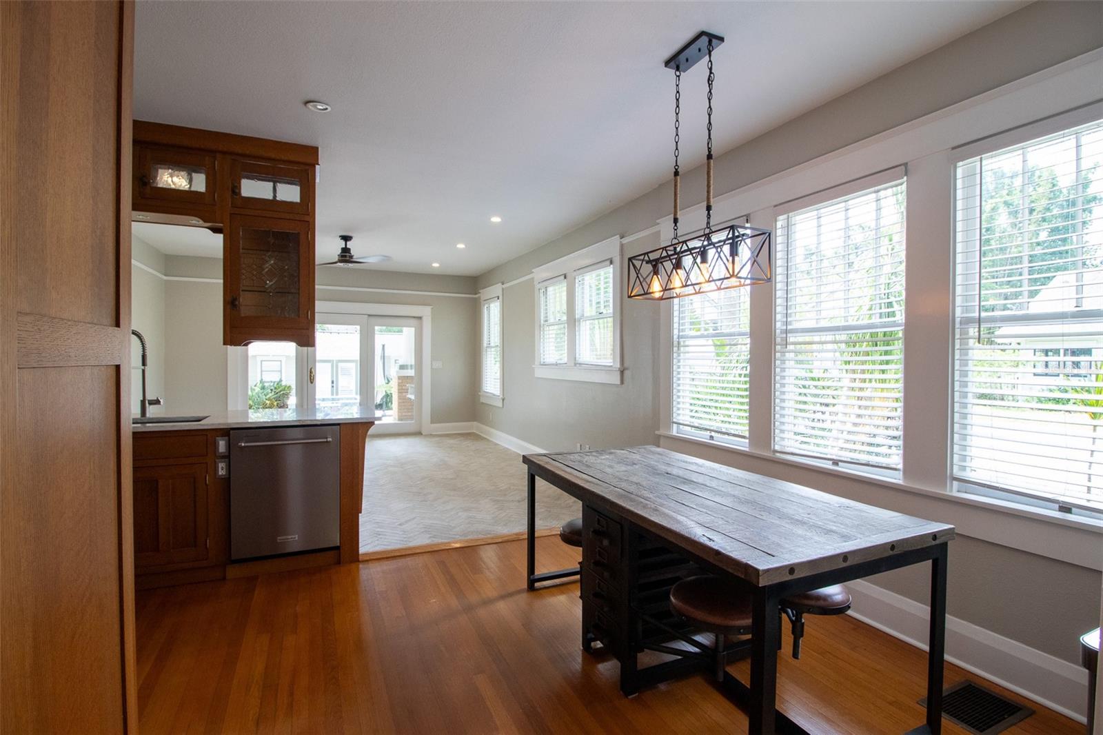 Listing photo id 22 for 5301 Branch Avenue