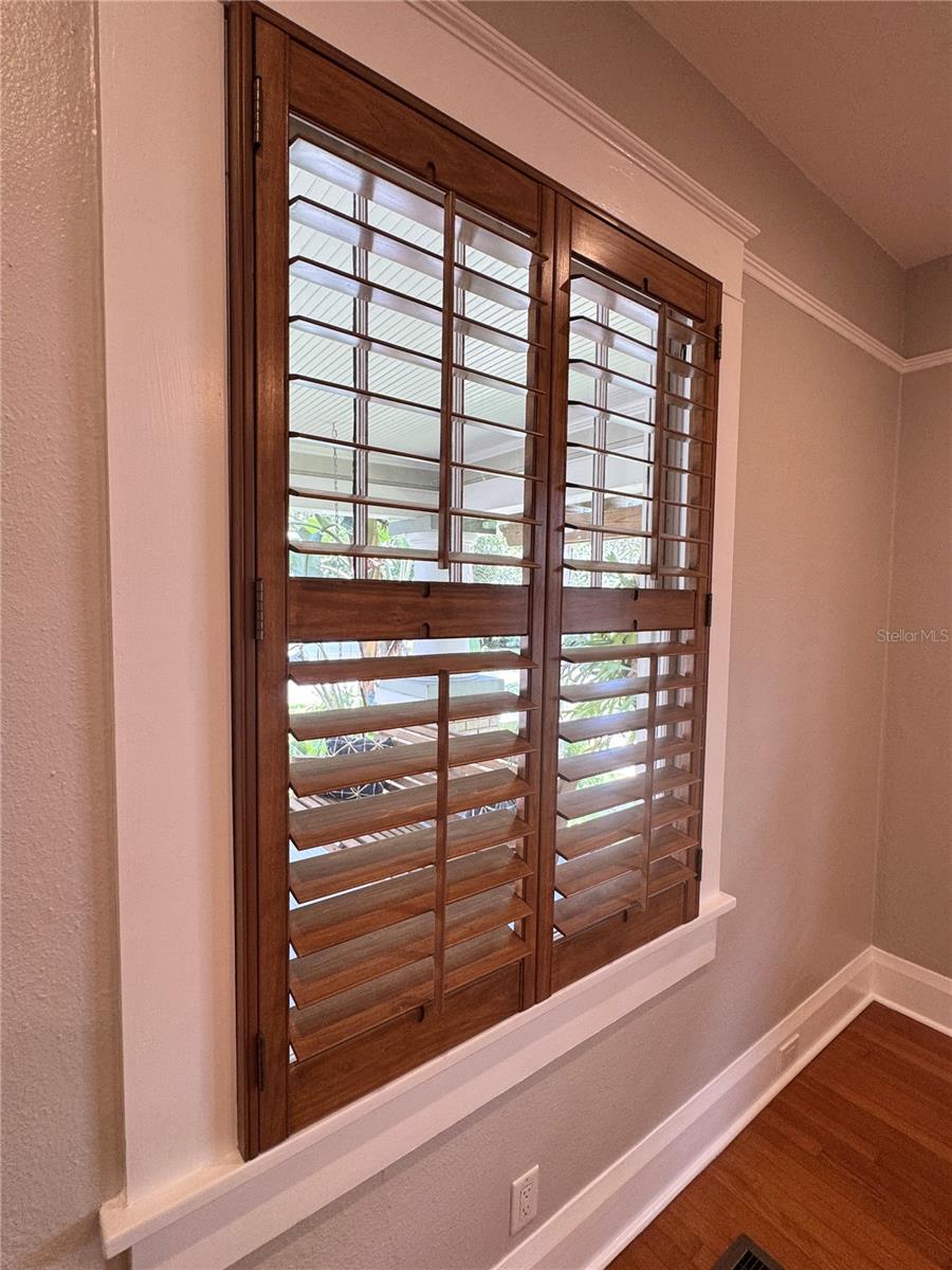 Listing photo id 26 for 5301 Branch Avenue