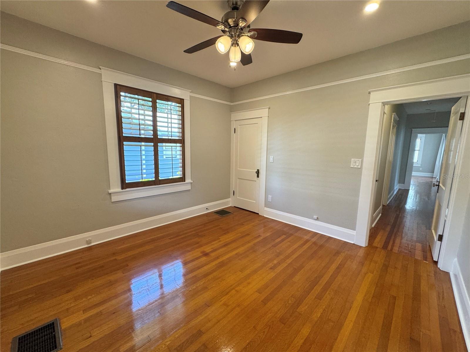Listing photo id 27 for 5301 Branch Avenue