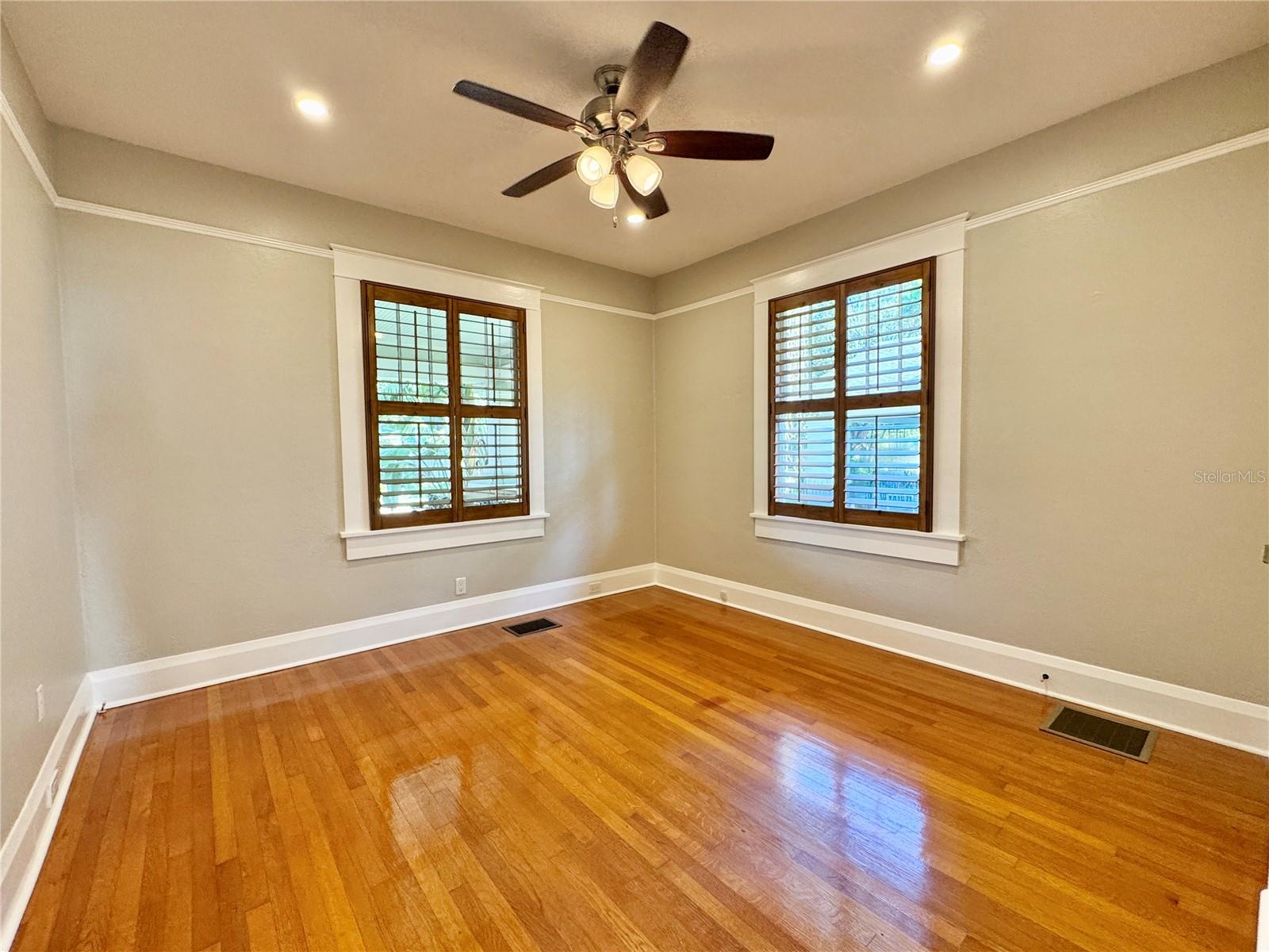 Listing photo id 28 for 5301 Branch Avenue