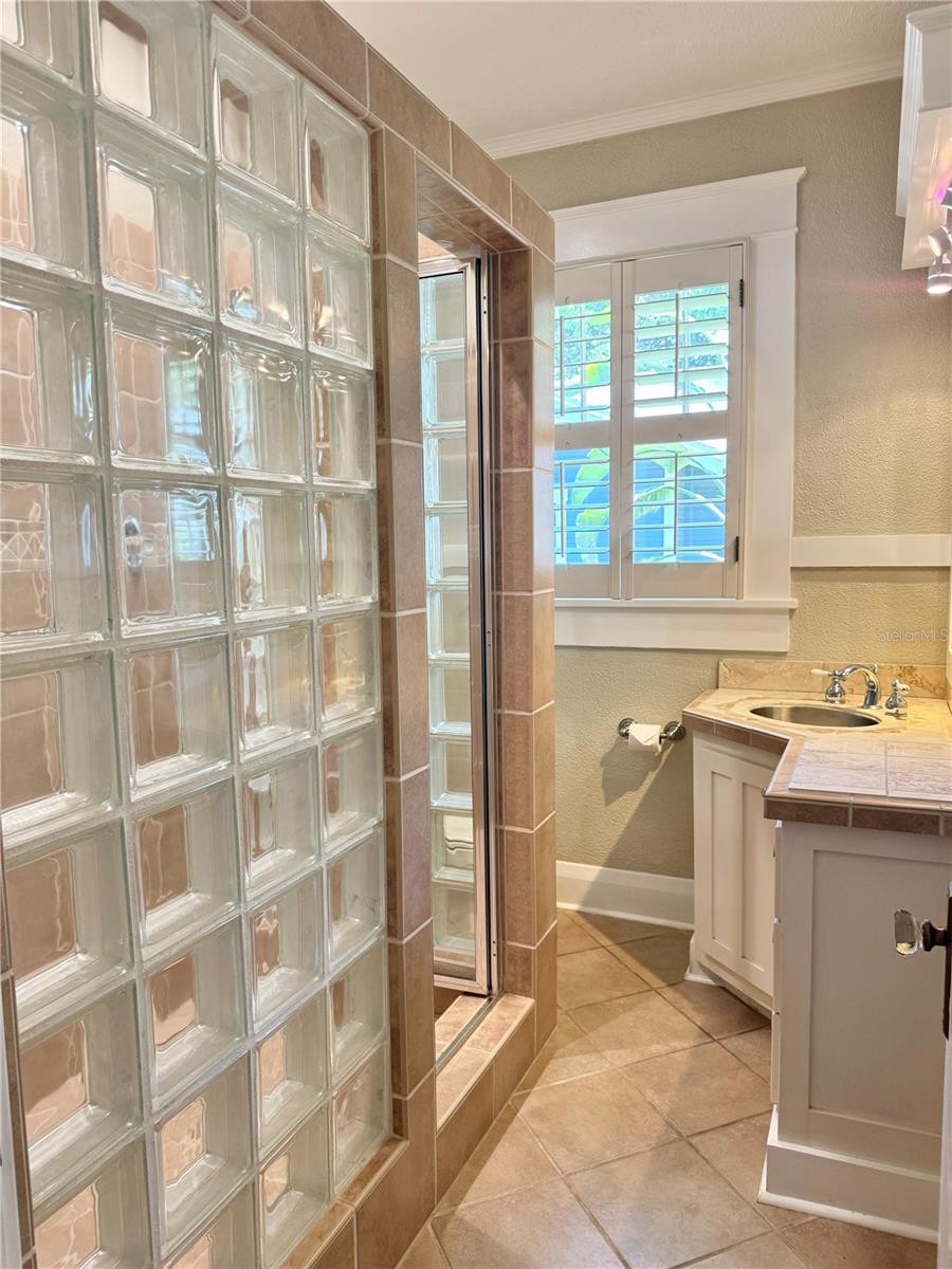 Listing photo id 29 for 5301 Branch Avenue