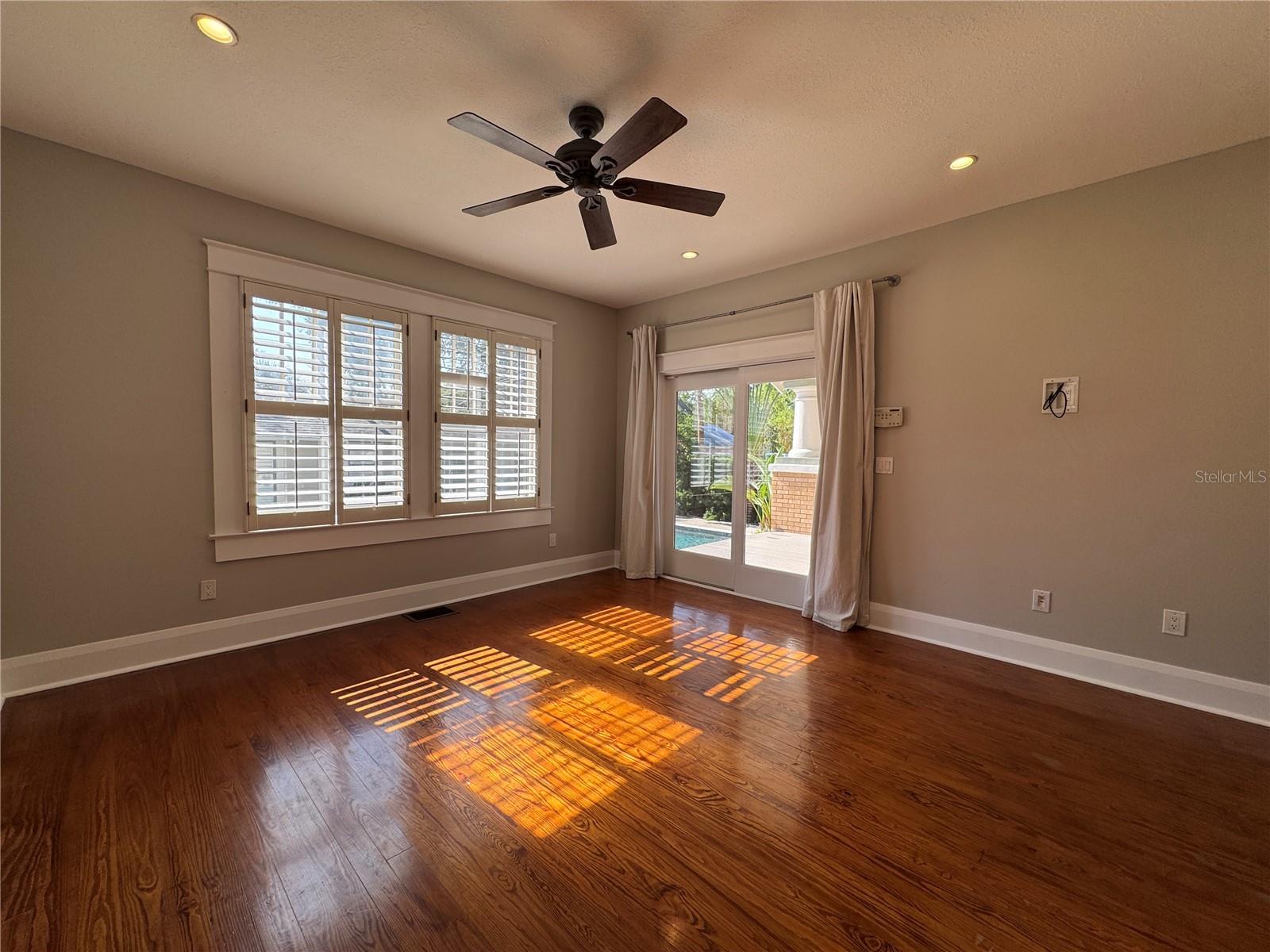 Listing photo id 32 for 5301 Branch Avenue