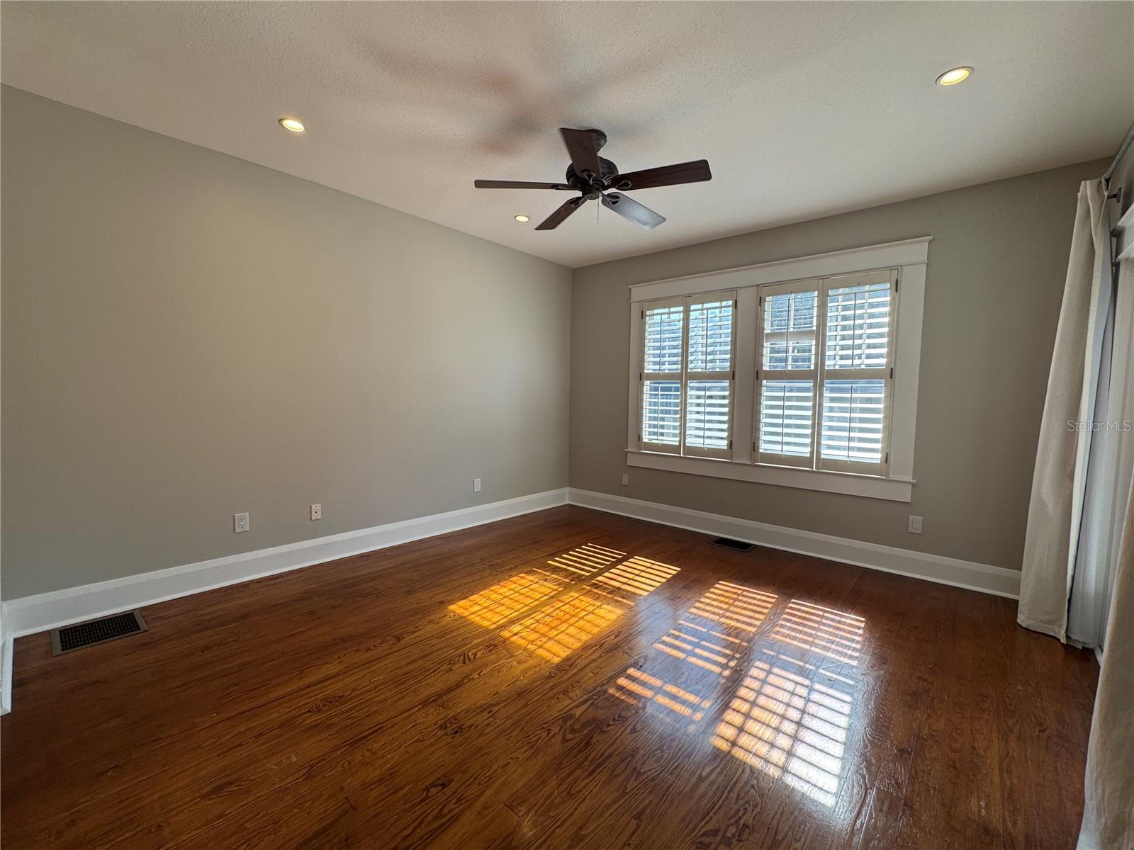 Listing photo id 33 for 5301 Branch Avenue