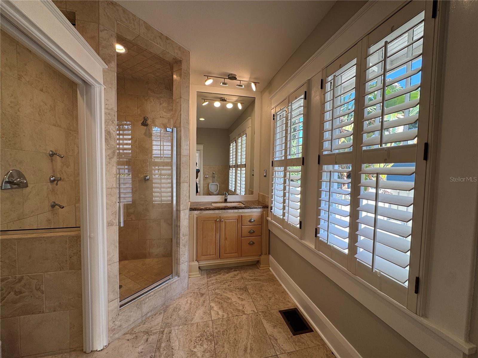 Listing photo id 34 for 5301 Branch Avenue