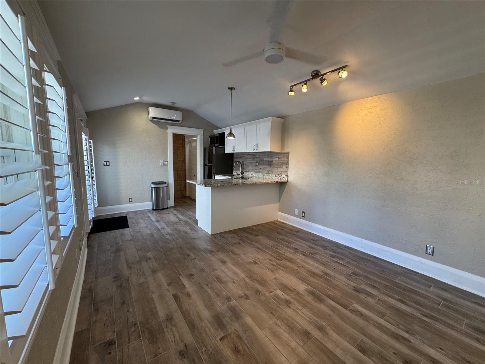 Listing photo id 54 for 5301 Branch Avenue