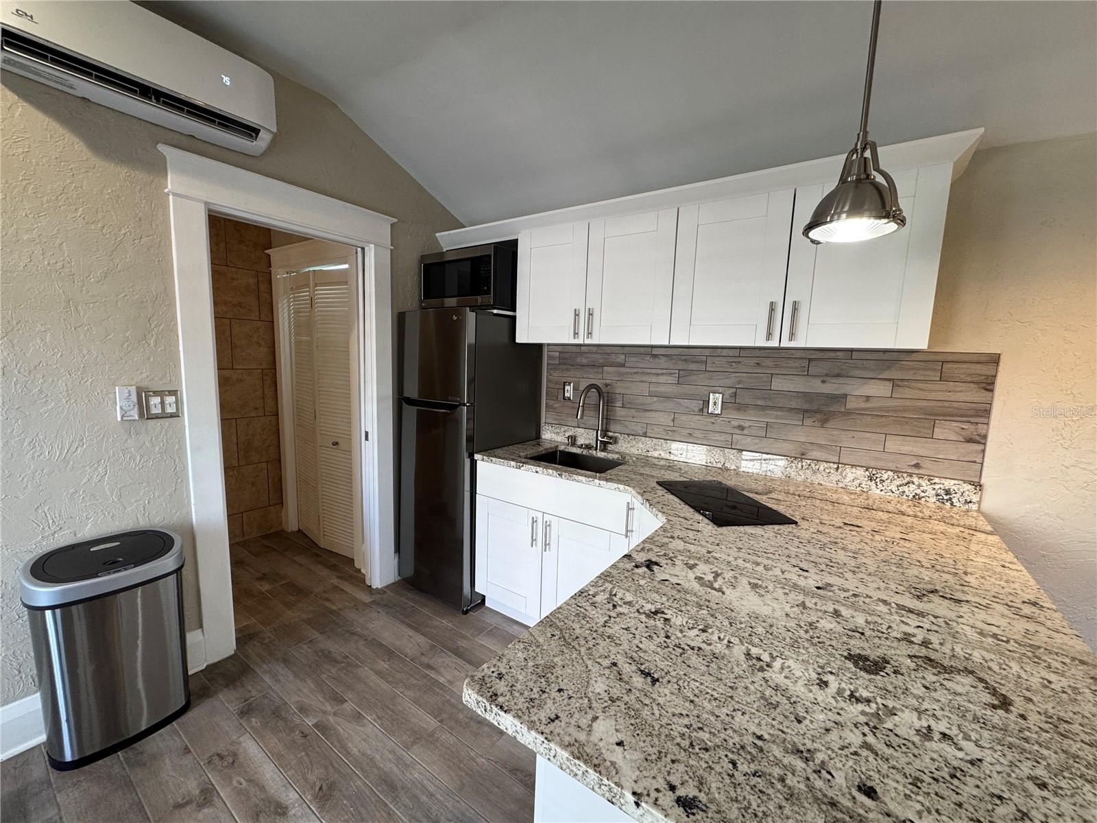 Listing photo id 55 for 5301 Branch Avenue