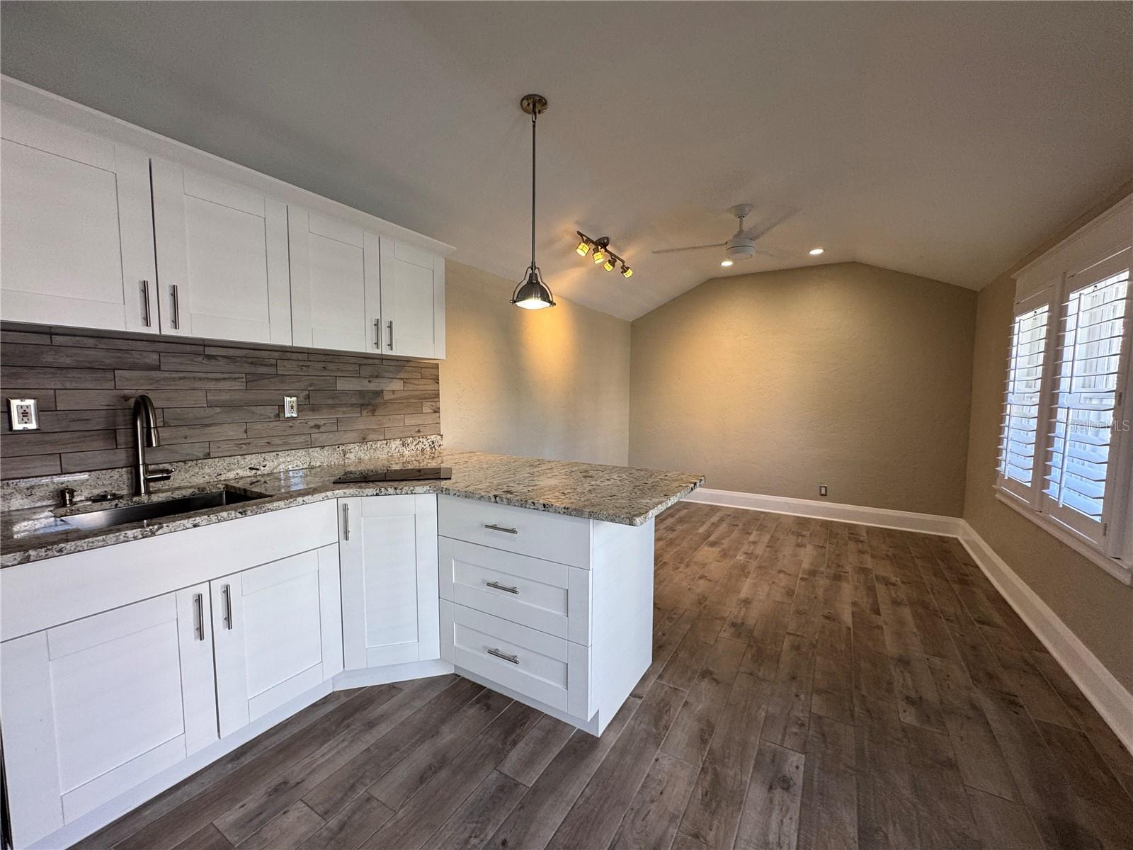 Listing photo id 56 for 5301 Branch Avenue
