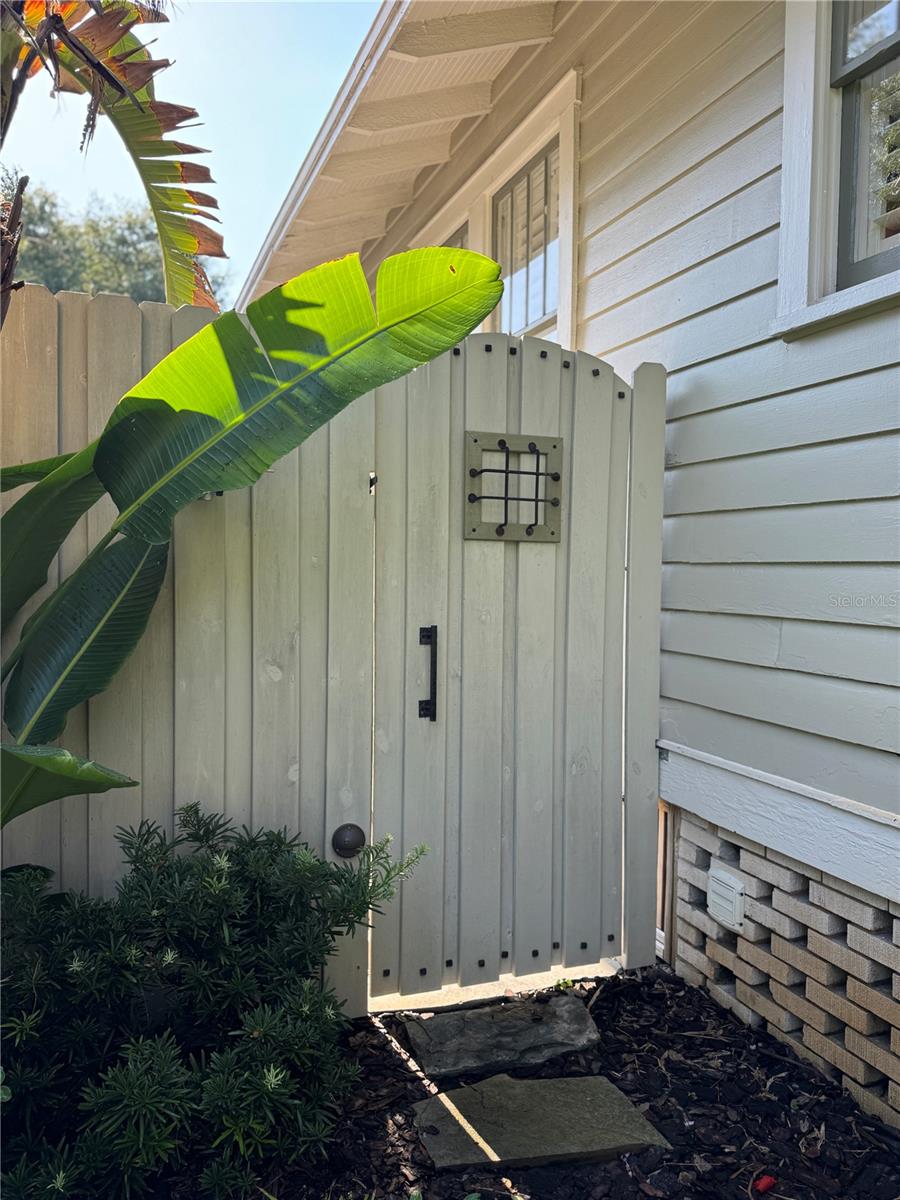 Listing photo id 67 for 5301 Branch Avenue