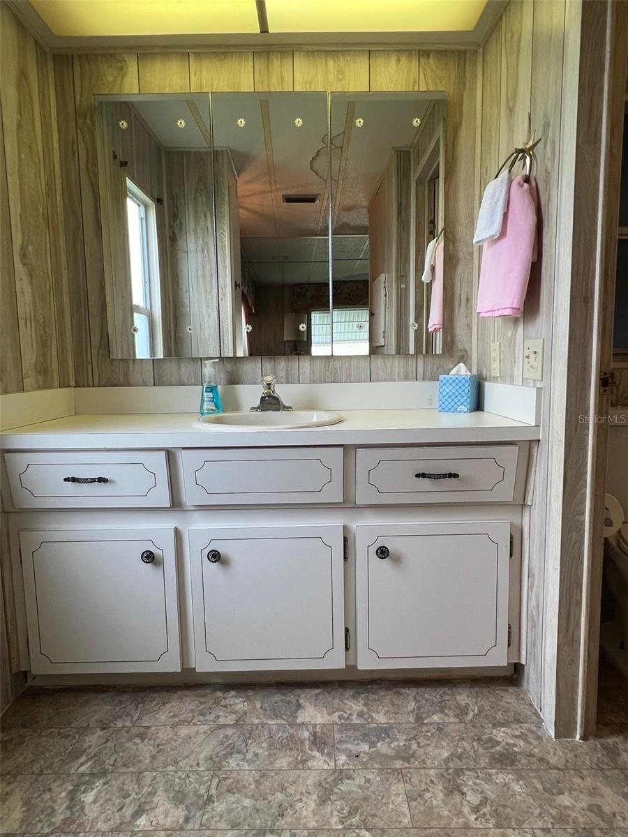Image 22 of 28 For 760 Royal Palm Circle