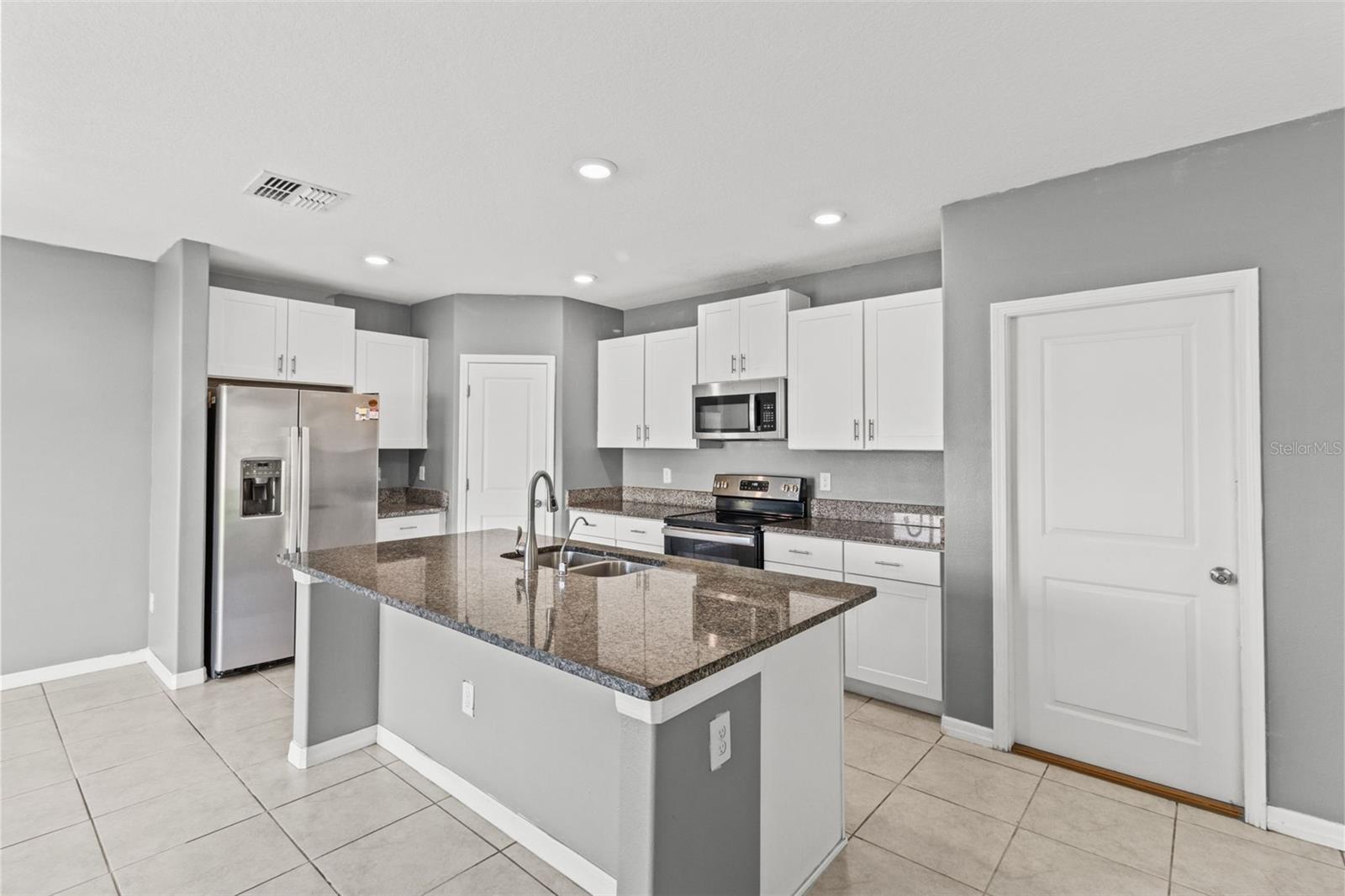 Image 11 of 37 For 16671 Kingman Reef Street