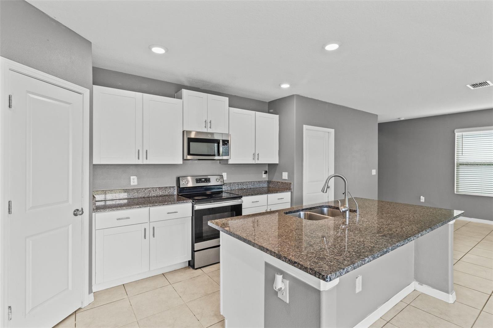 Image 12 of 37 For 16671 Kingman Reef Street