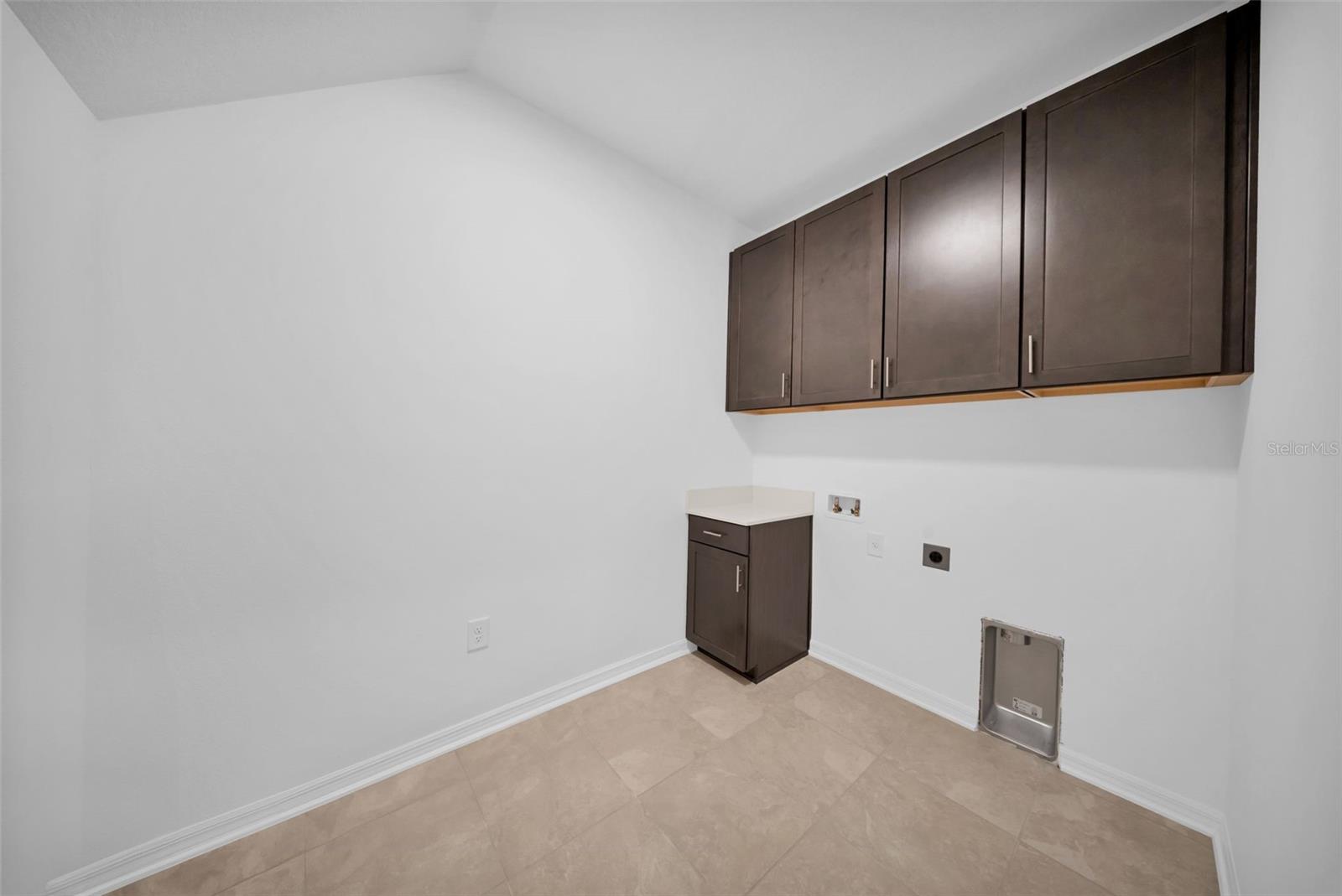 Image 40 of 86 For 5841 Riverston Avenue