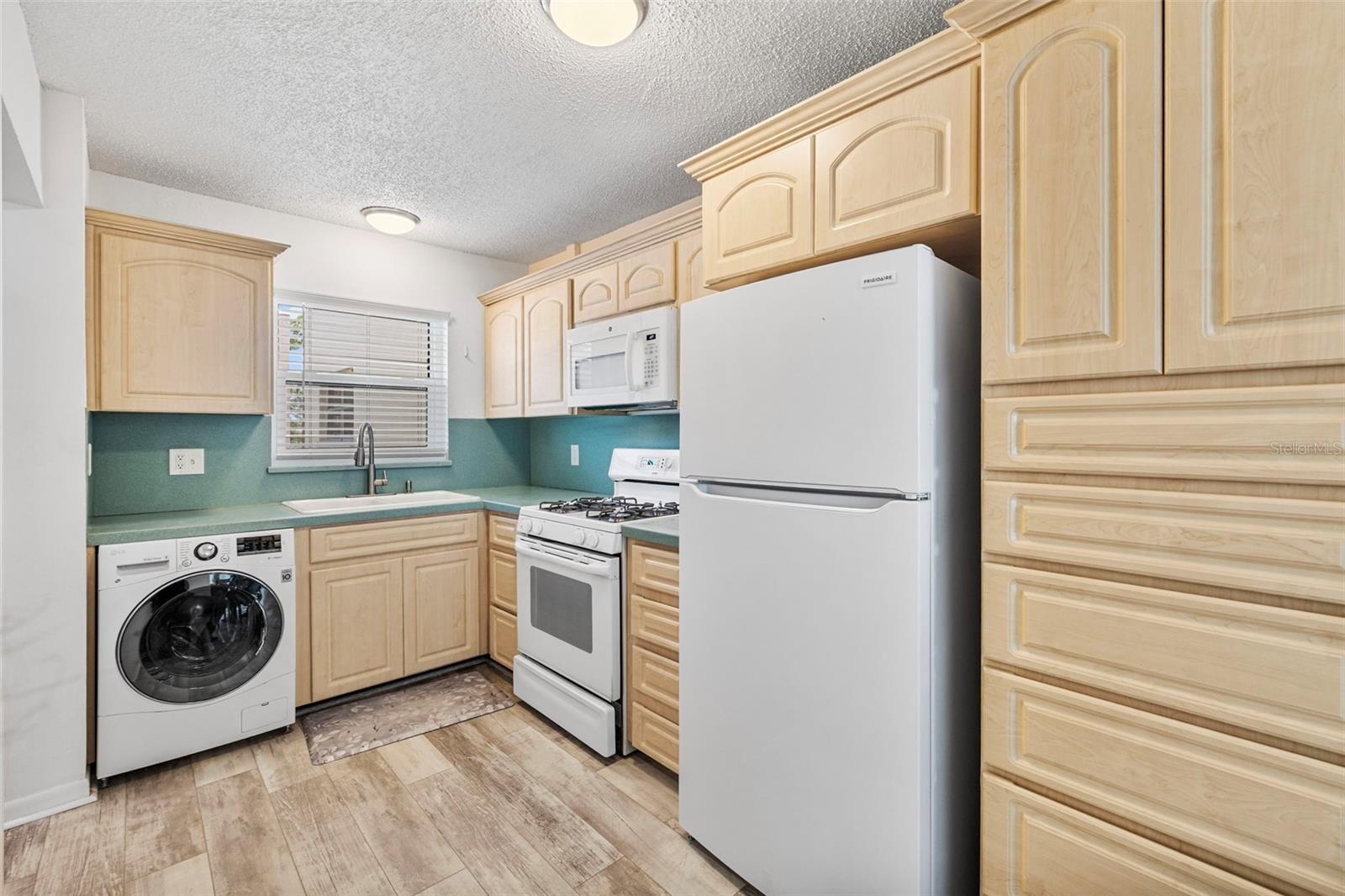Image 5 of 22 For 5603 80th Street N 202