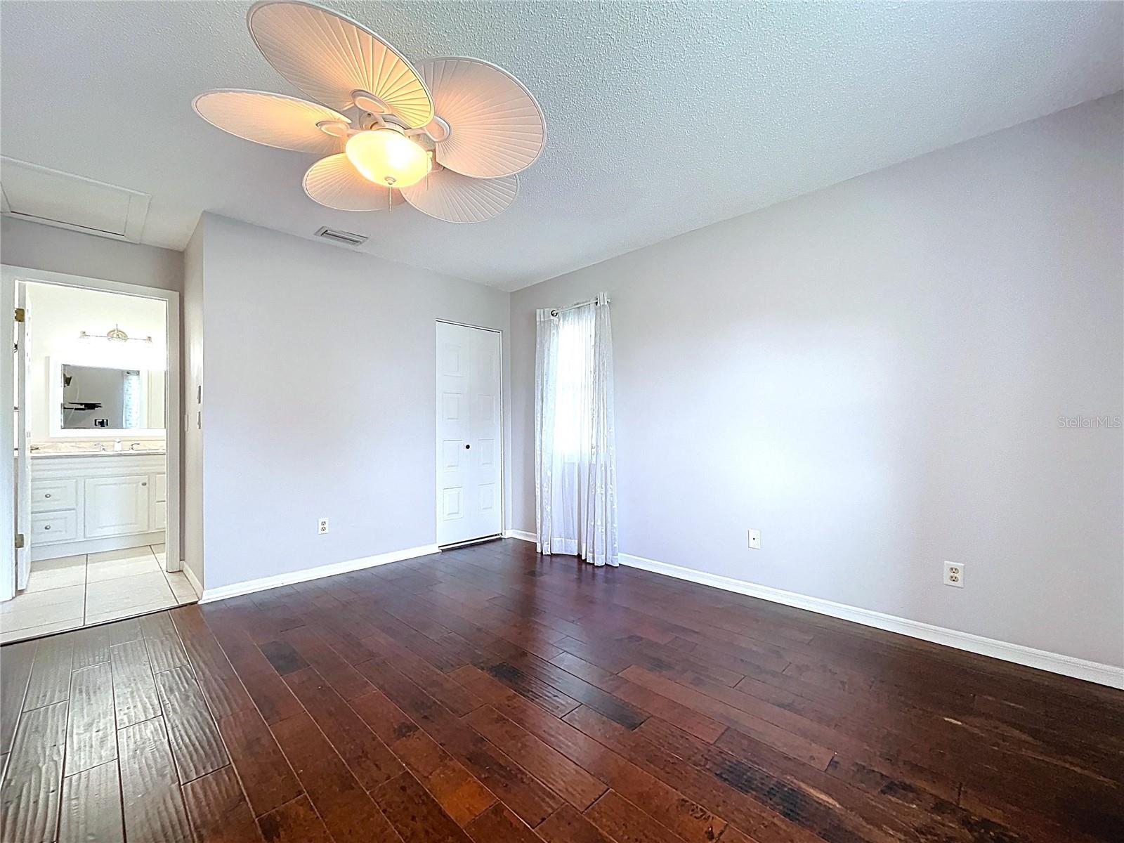 Image 32 of 67 For 505 Foxglove Circle B