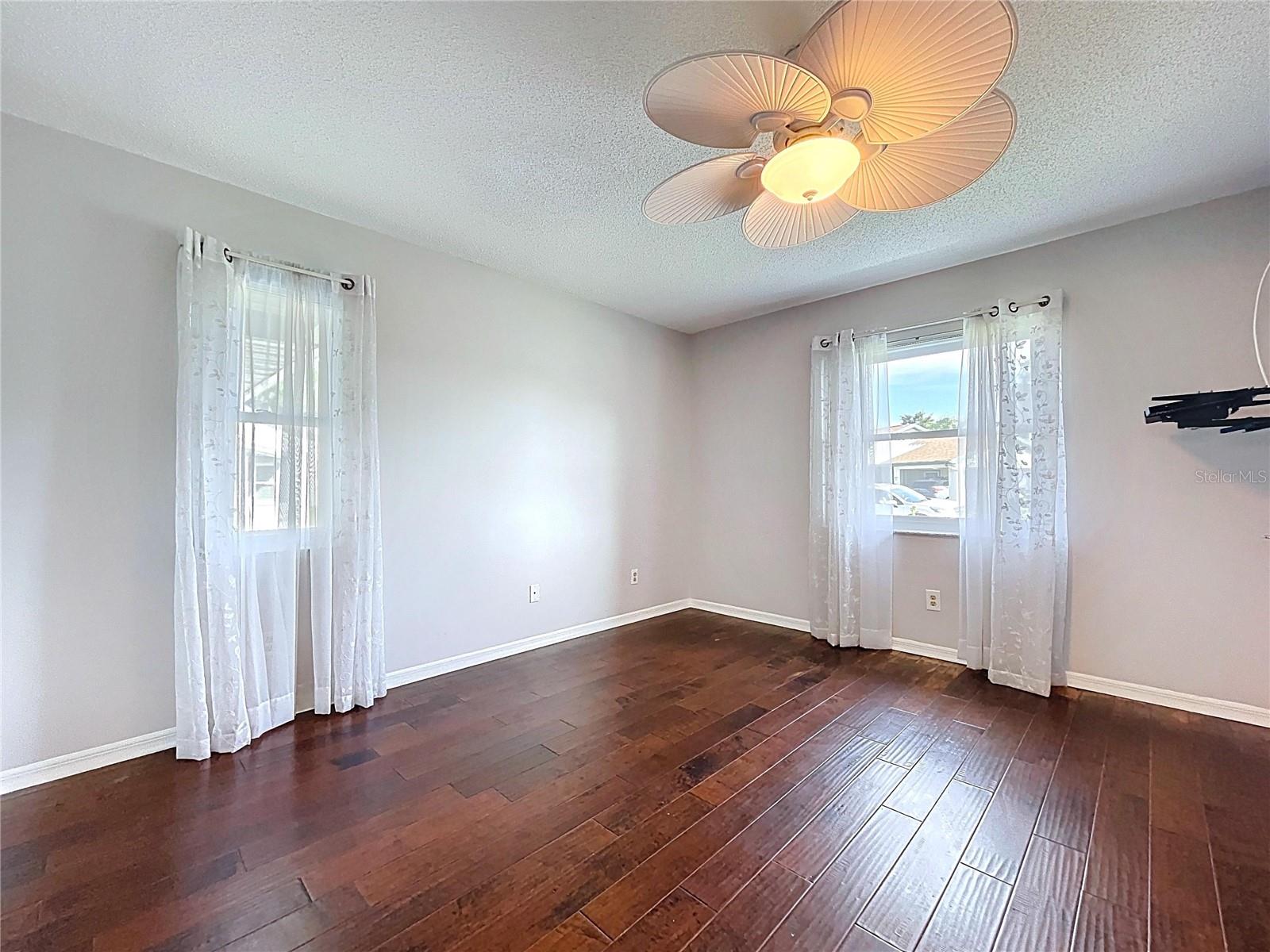 Image 33 of 67 For 505 Foxglove Circle B