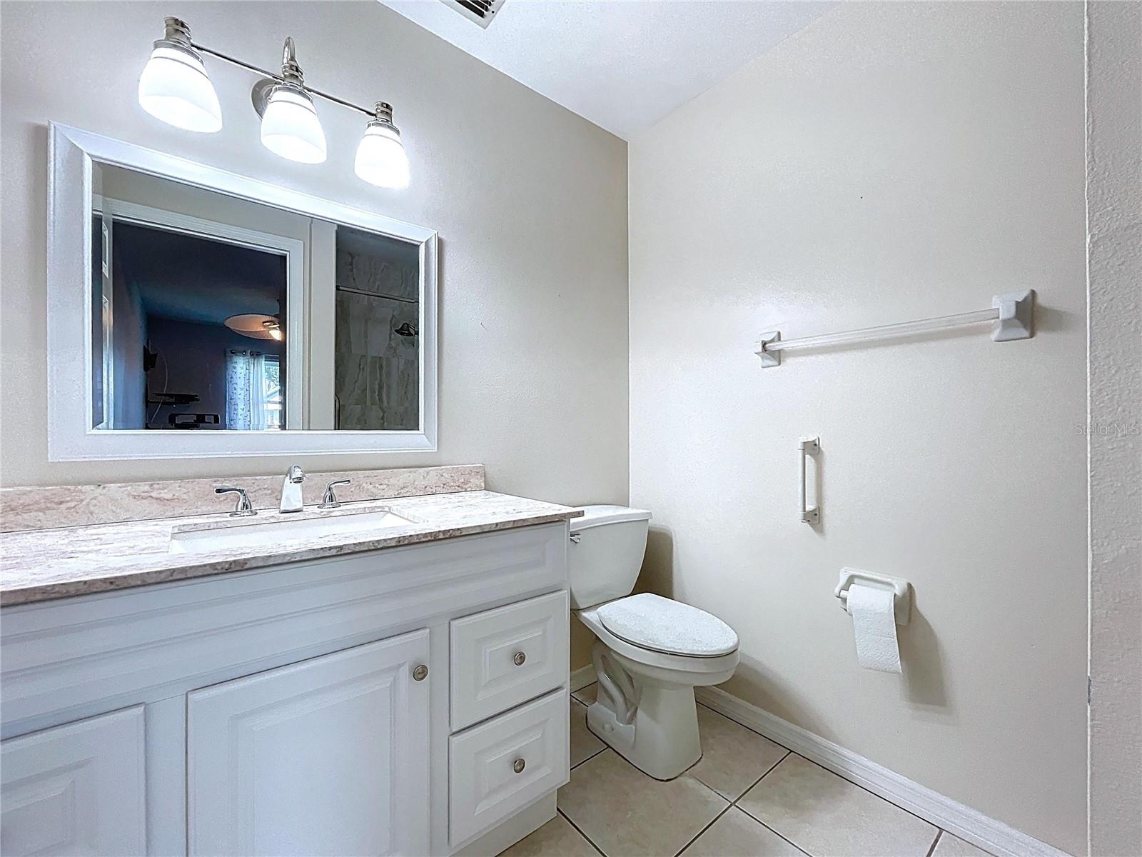 Image 35 of 67 For 505 Foxglove Circle B