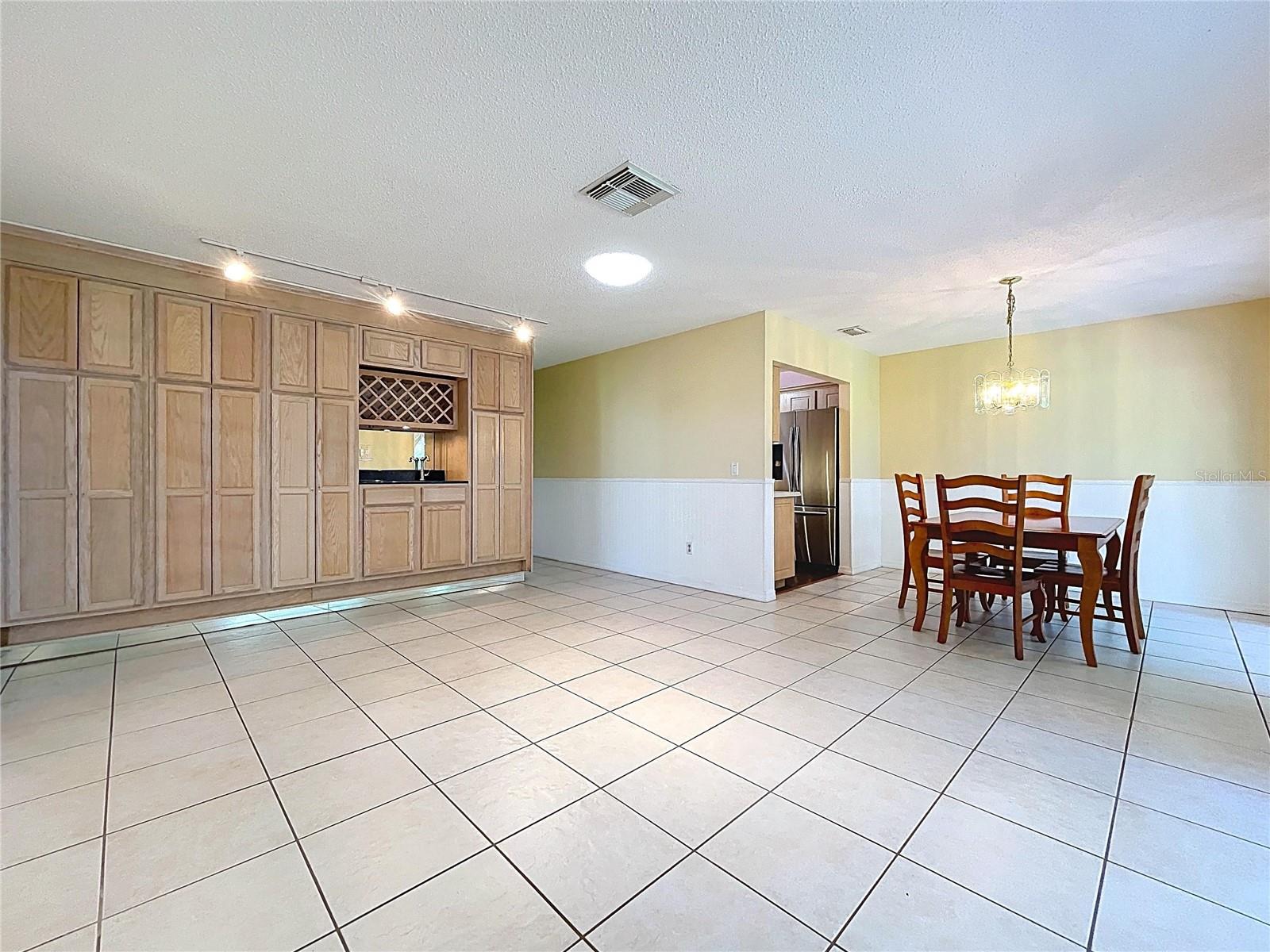 Image 6 of 67 For 505 Foxglove Circle B