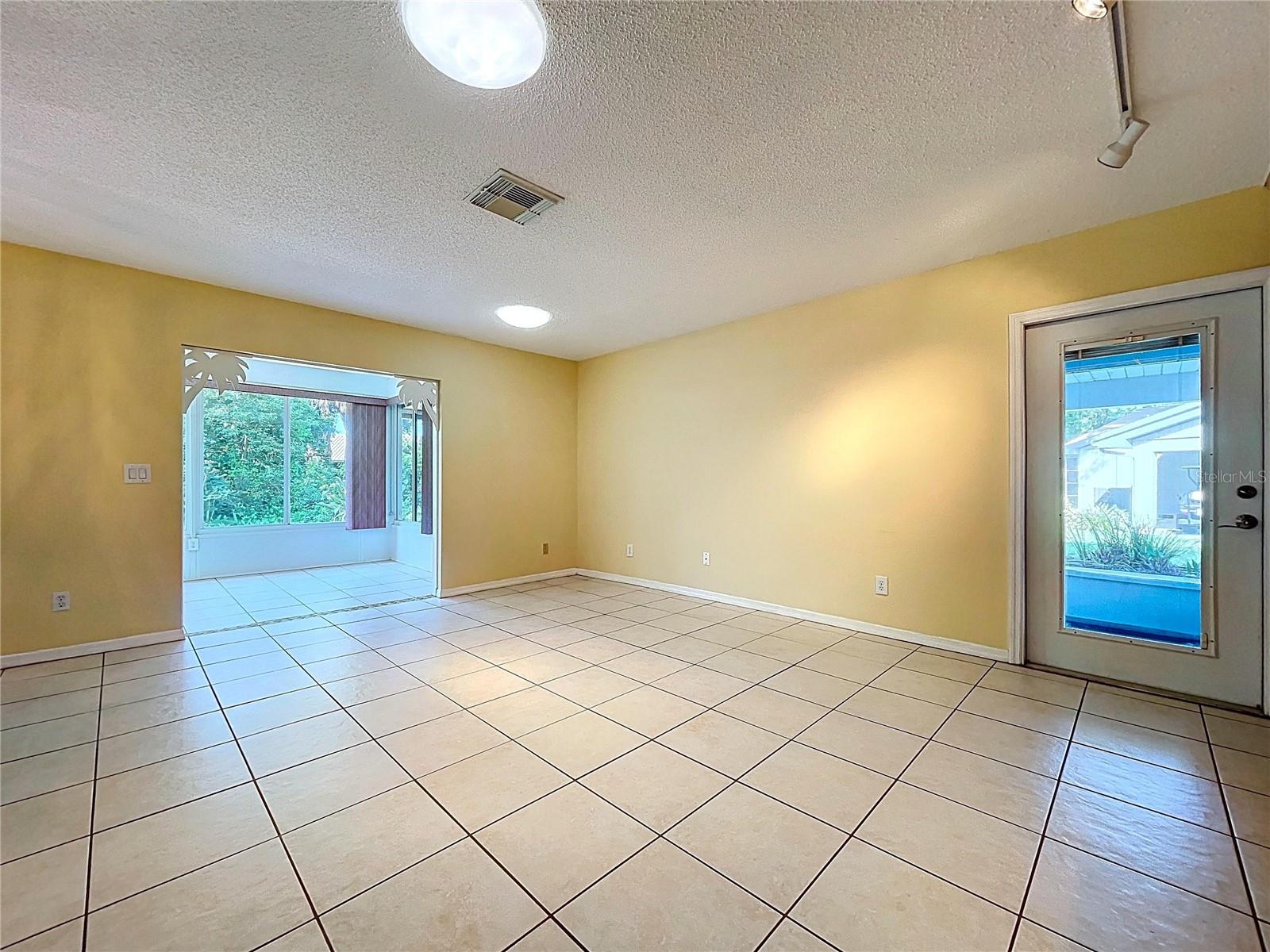 Image 9 of 67 For 505 Foxglove Circle B