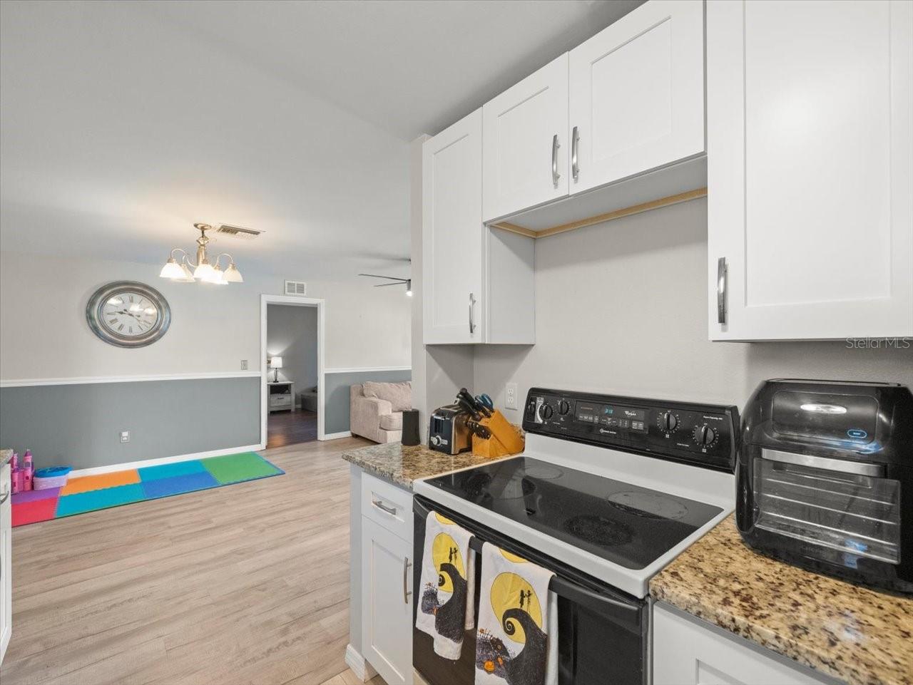 Image 14 of 42 For 9339 Miracle Drive