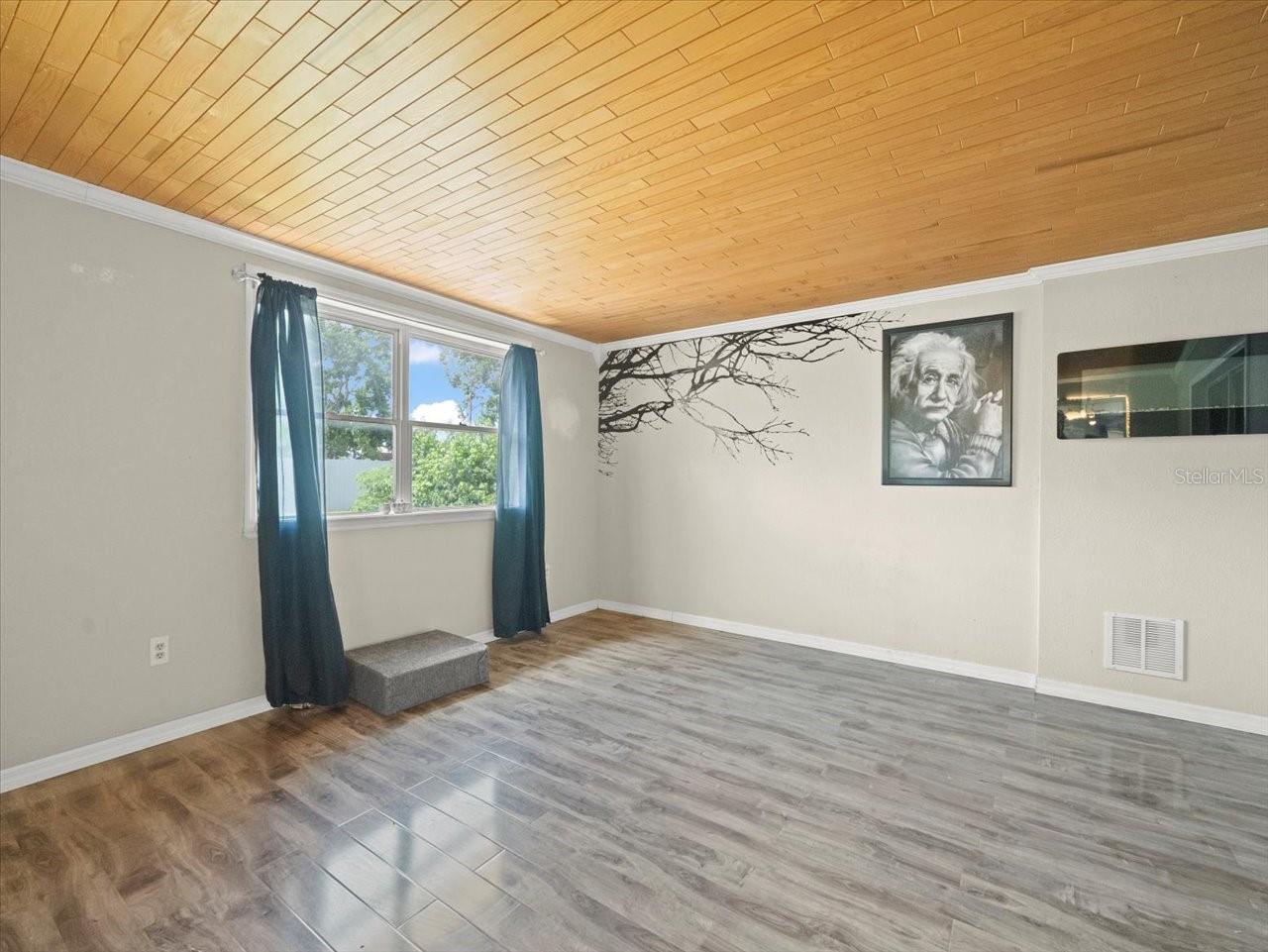 Image 17 of 42 For 9339 Miracle Drive
