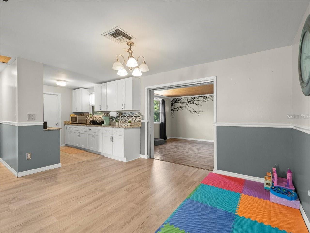 Image 7 of 42 For 9339 Miracle Drive