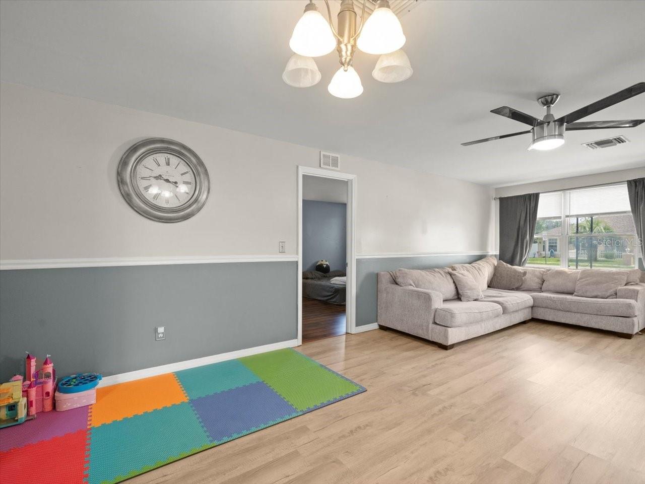 Image 8 of 42 For 9339 Miracle Drive