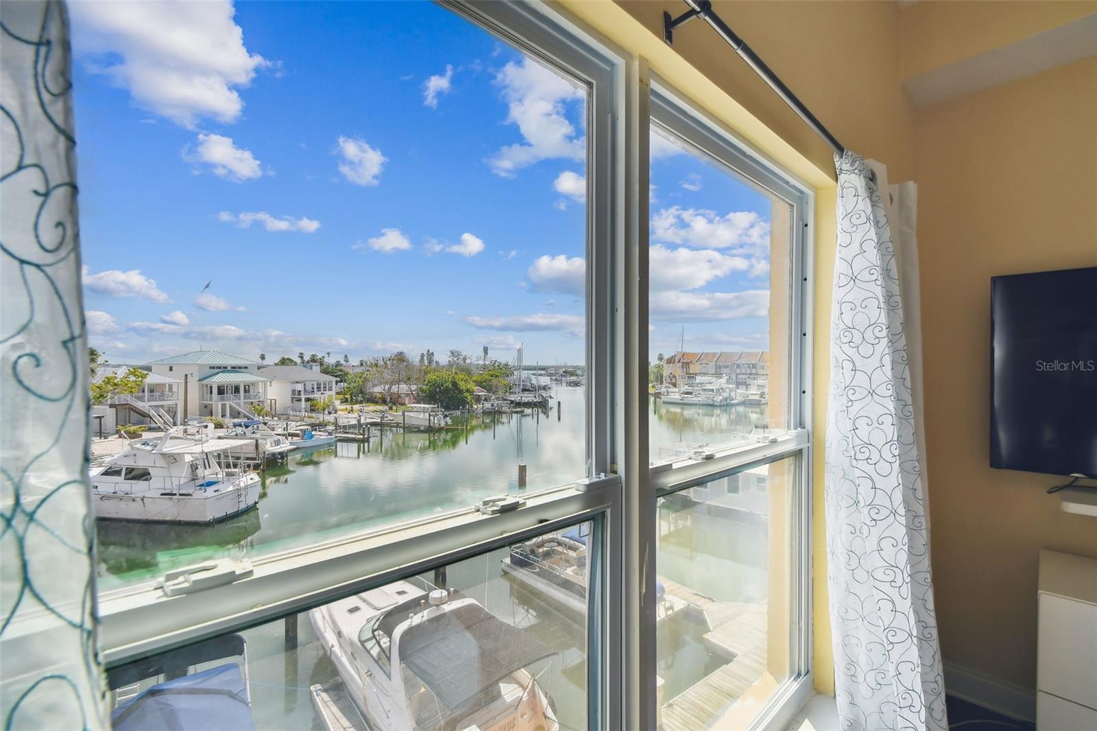 Image 10 of 26 For 13235 Gulf Boulevard 303