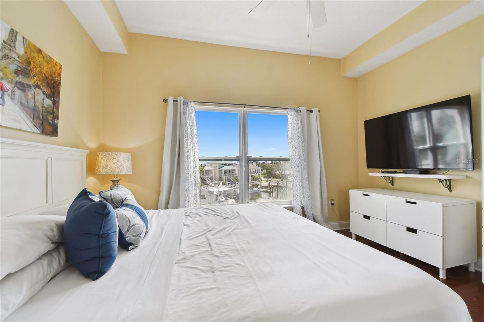 Image 11 of 26 For 13235 Gulf Boulevard 303