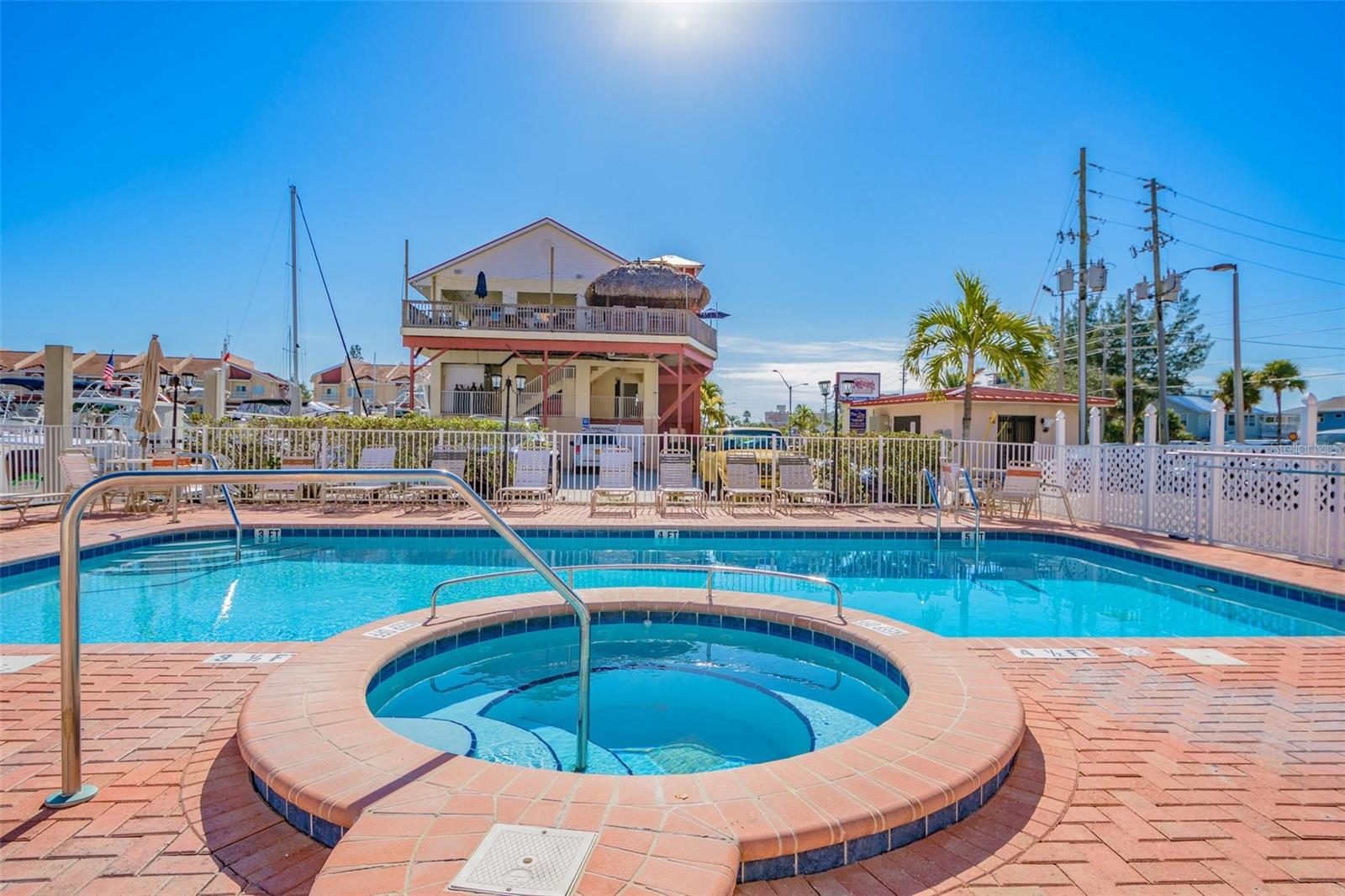Image 17 of 26 For 13235 Gulf Boulevard 303