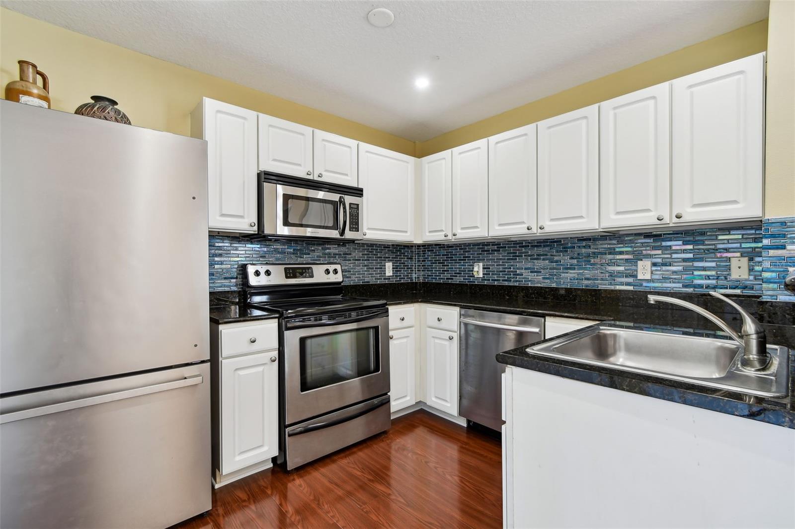 Image 9 of 26 For 13235 Gulf Boulevard 303