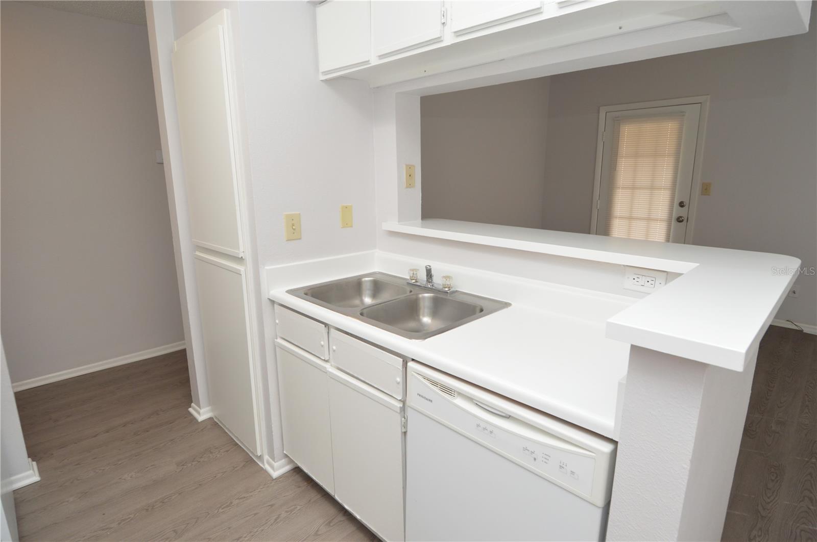 Image 10 of 93 For 8630 Mallard Reserve Drive 201