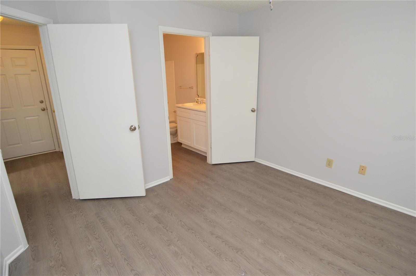 Image 29 of 93 For 8630 Mallard Reserve Drive 201