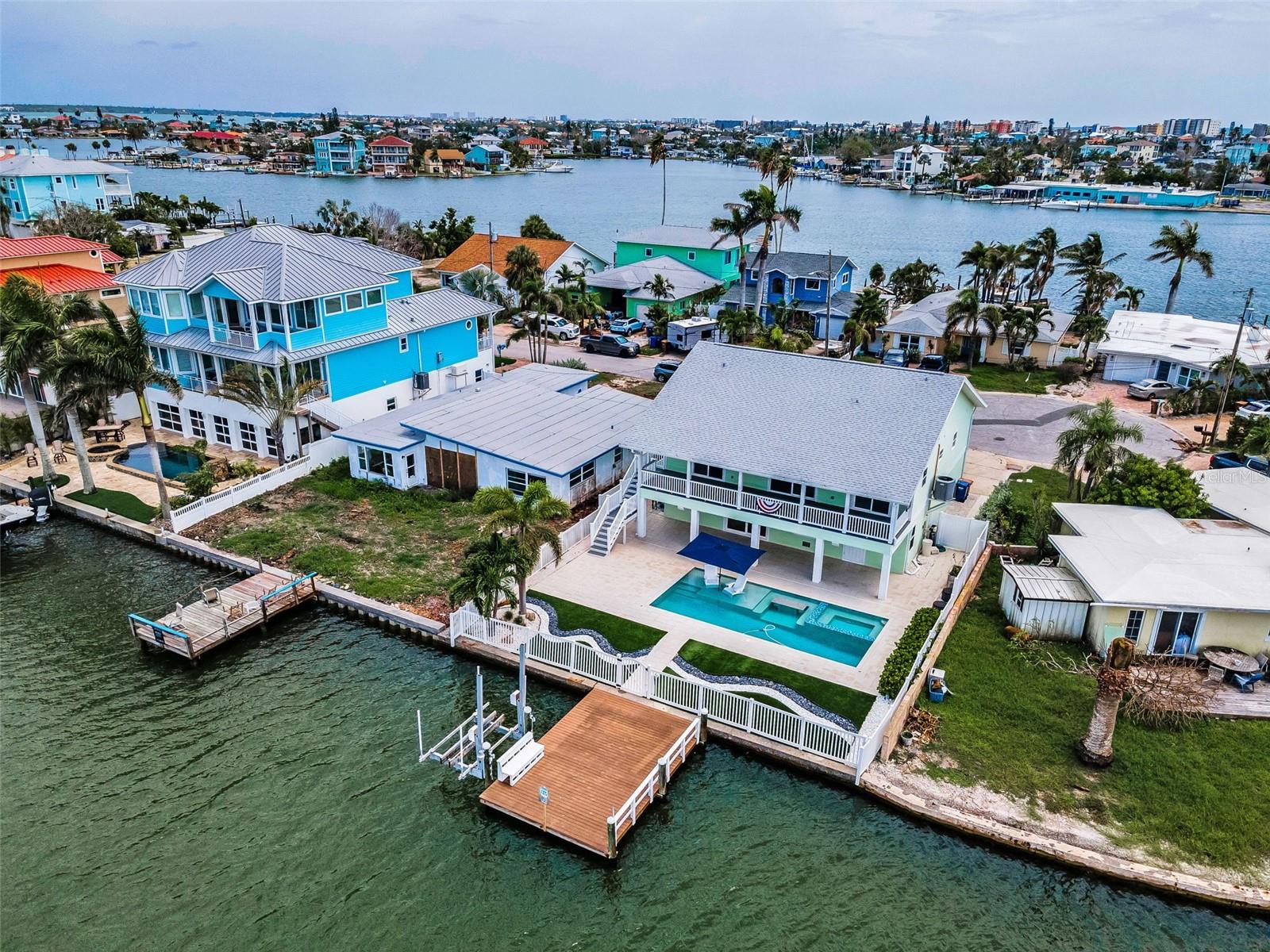 Listing photo id 8 for 804 Bay Point Drive