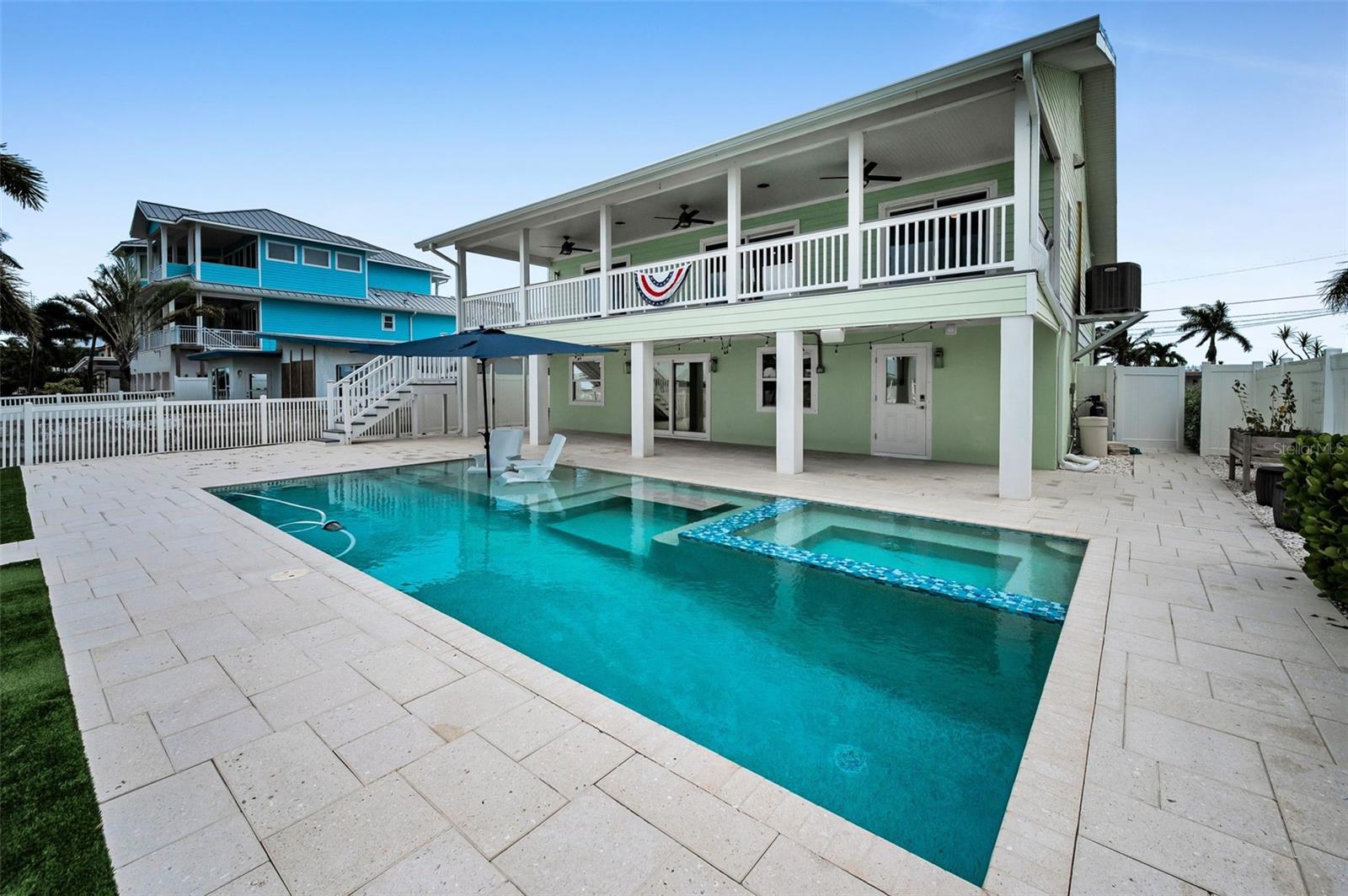Listing photo id 9 for 804 Bay Point Drive