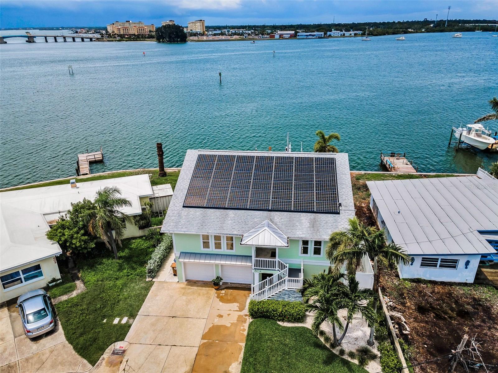 Listing photo id 10 for 804 Bay Point Drive