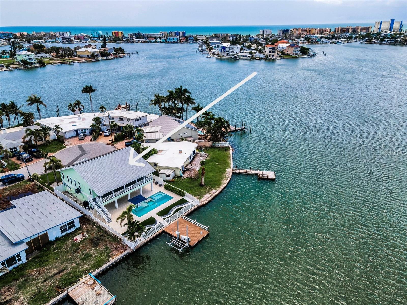 Listing photo id 13 for 804 Bay Point Drive