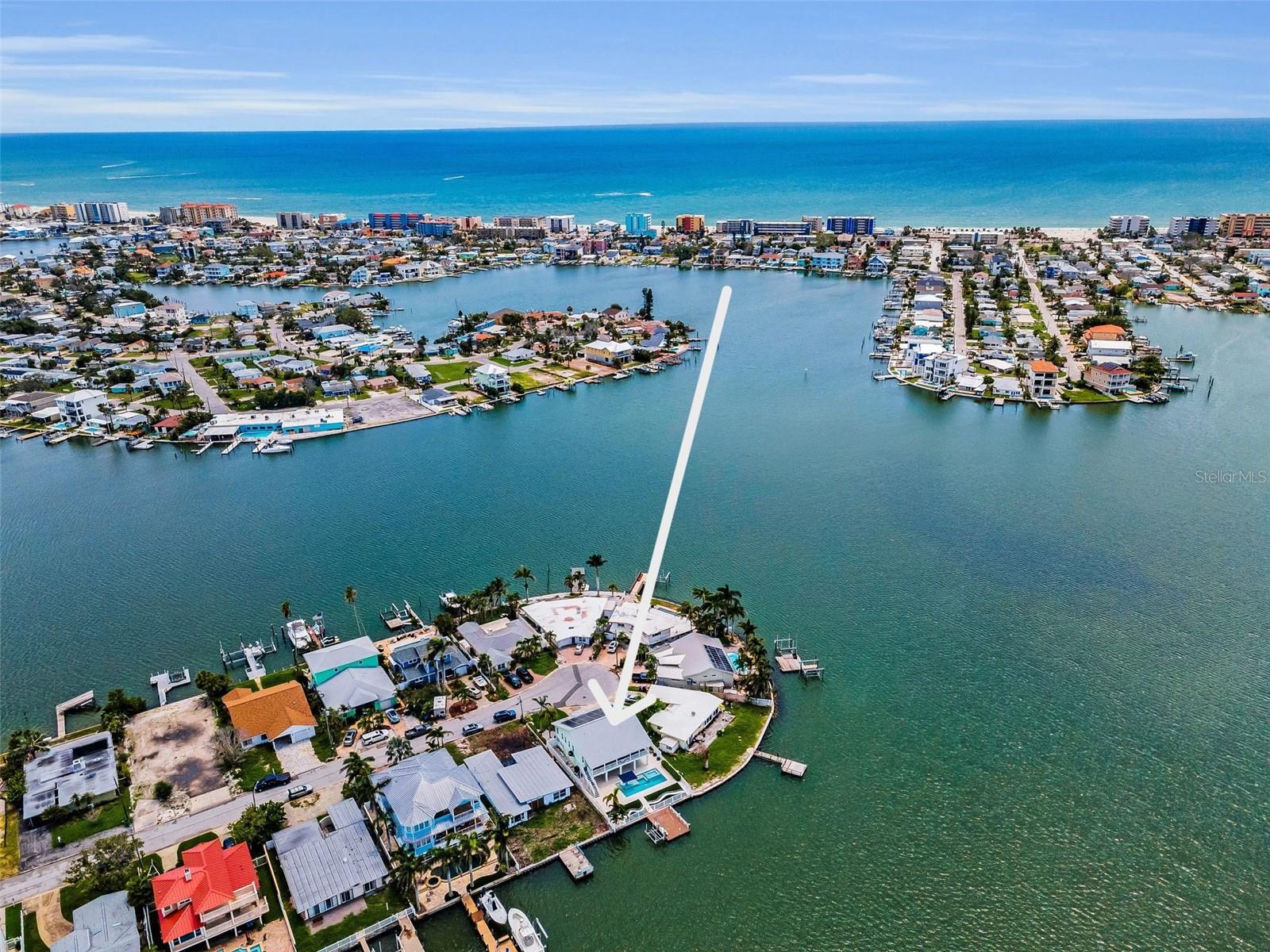 Listing photo id 14 for 804 Bay Point Drive